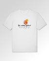 Packshot der Druckseite des Organic Unisex T-Shirts von Maondo im Casual Fit mit dem Design Die richtige Antwort in der Farbe White