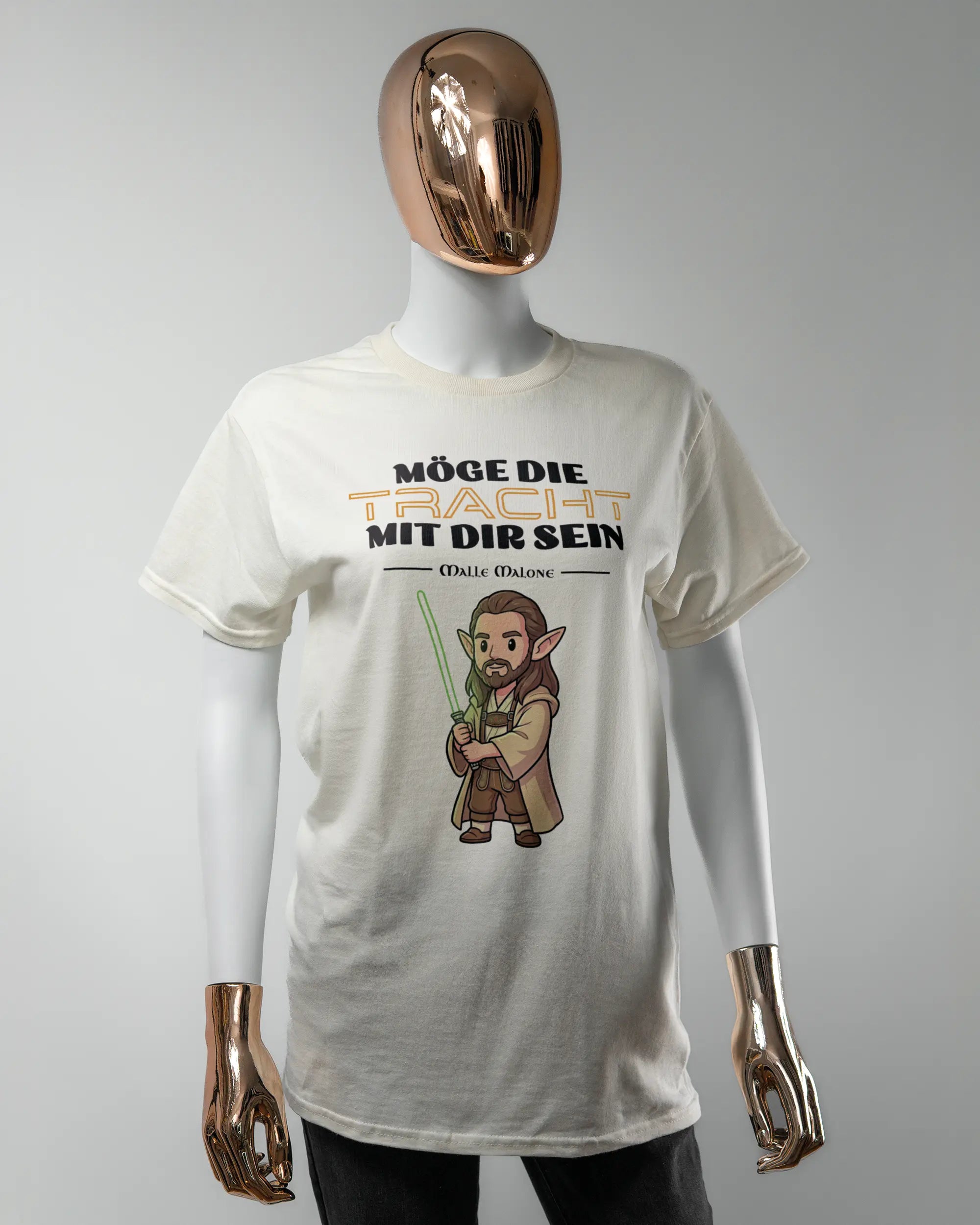 Vorderseite des Basic Unisex T-Shirt Regular von Maondo mit dem Design Tracht mit dir in der Farbe White und in der Größe S getragen von einer femininen Puppe