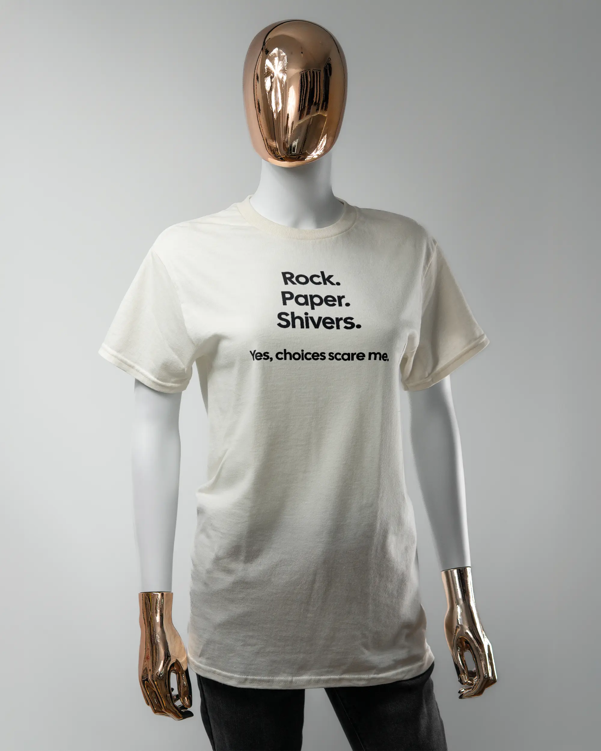 Vorderseite des Basic Unisex T-Shirt Regular von Maondo mit dem Design Rock Paper Shivers in der Farbe White und in der Größe S getragen von einer femininen Puppe