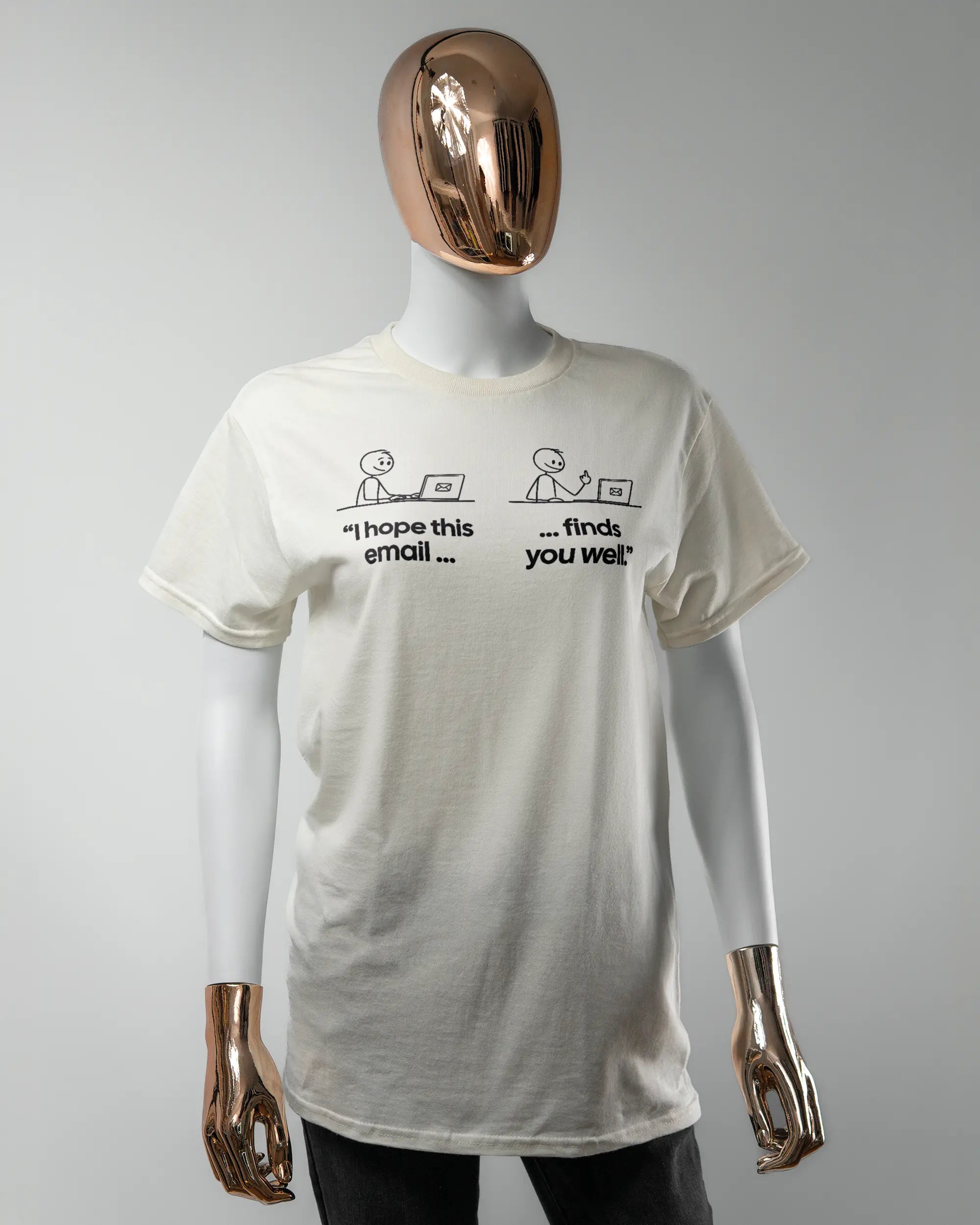 Vorderseite des Basic Unisex T-Shirt Regular von Maondo mit dem Design Found me not well in der Farbe White und in der Größe S getragen von einer femininen Puppe