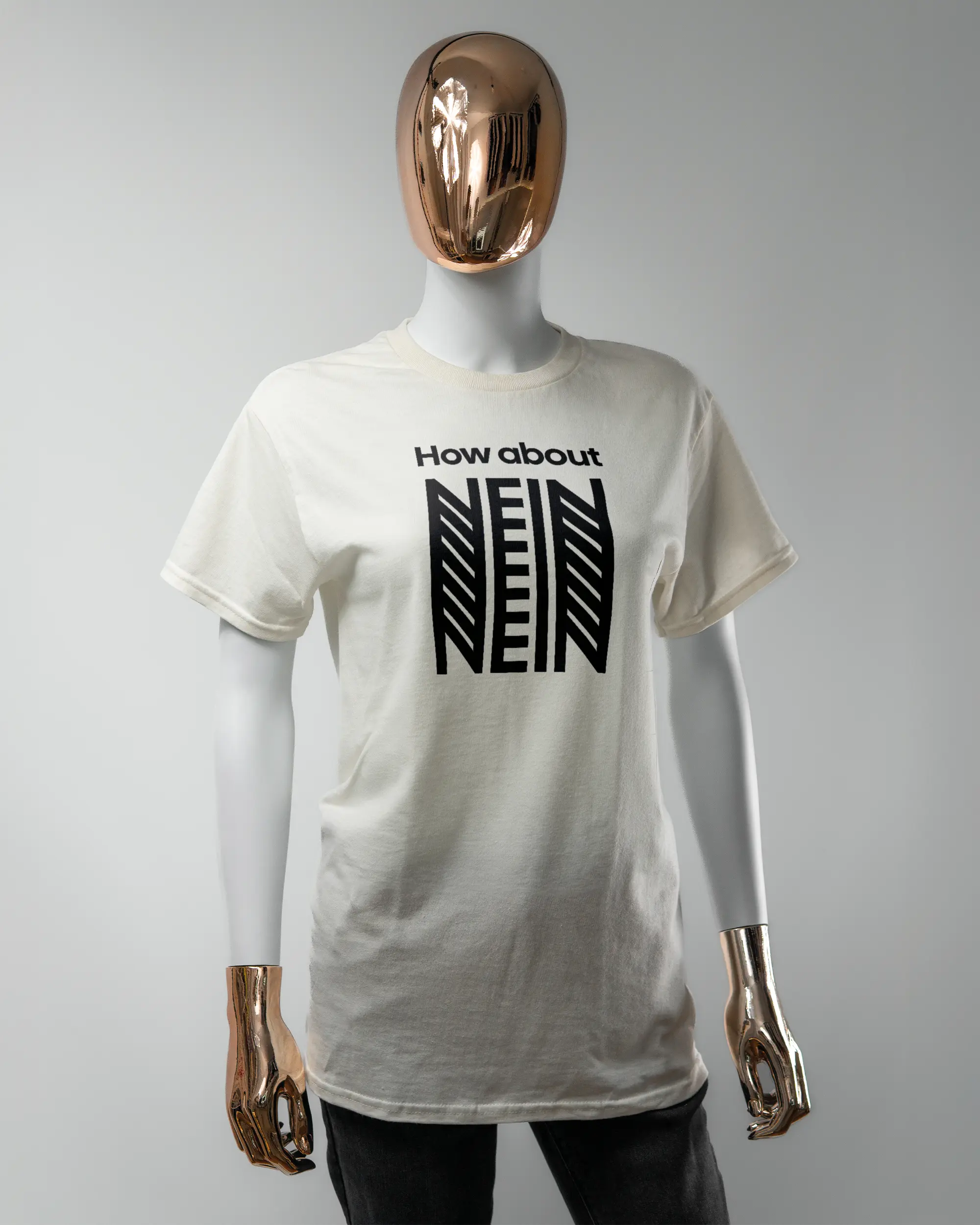 Vorderseite des Basic Unisex T-Shirt Regular von Maondo mit dem Design How about nein in der Farbe White und in der Größe S getragen von einer femininen Puppe