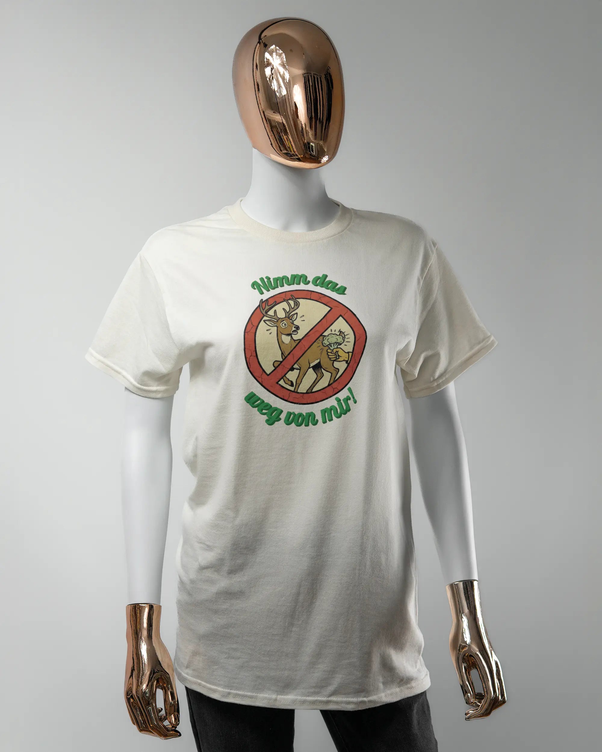 Vorderseite des Basic Unisex T-Shirt Regular von Maondo mit dem Design Reh weg in der Farbe White und in der Größe S getragen von einer femininen Puppe