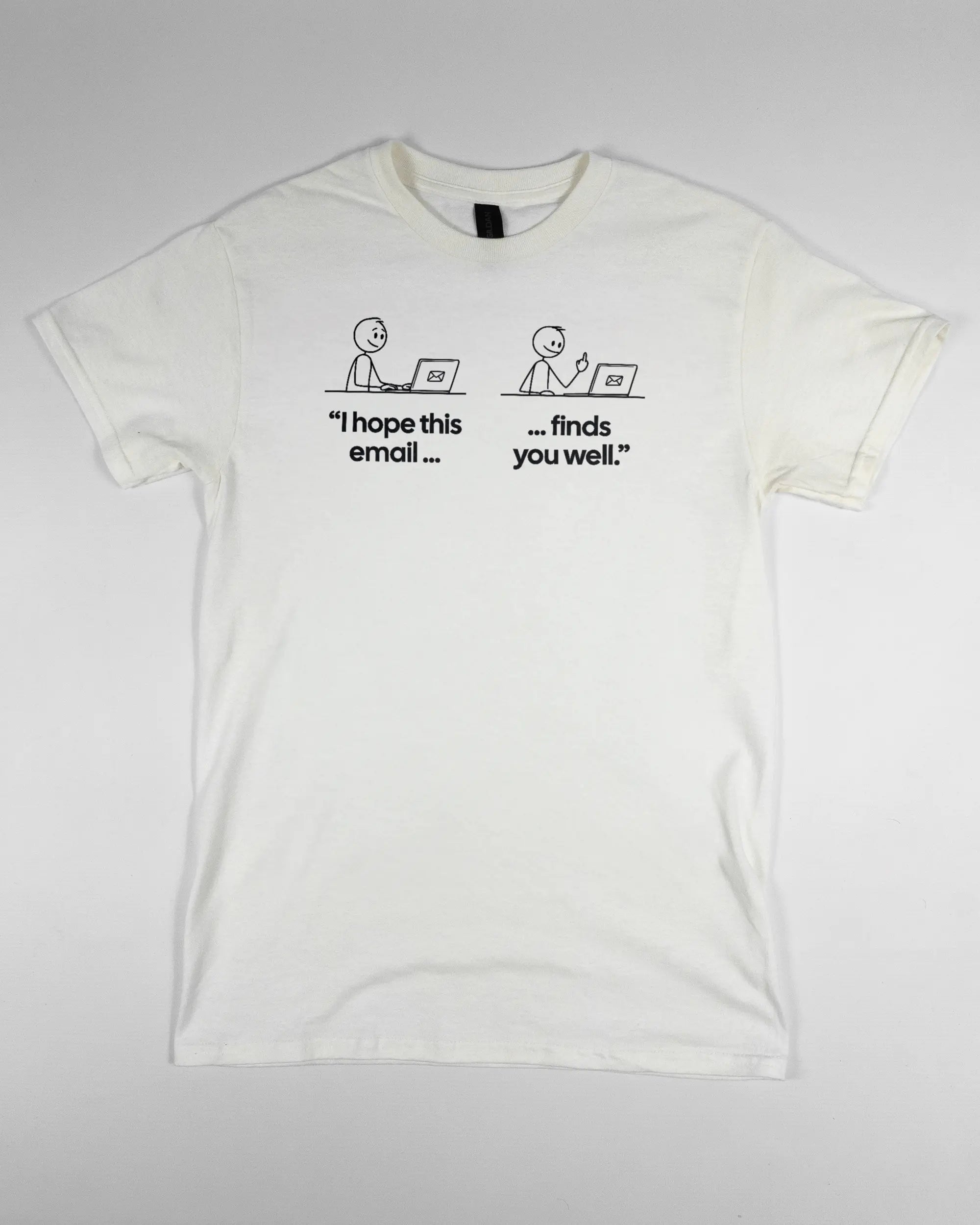 Vorderseite des Basic Unisex T-Shirt Regular von Maondo mit dem Design Found me not well in der Farbe White und in der Größe S flach auf den Boden gelegt