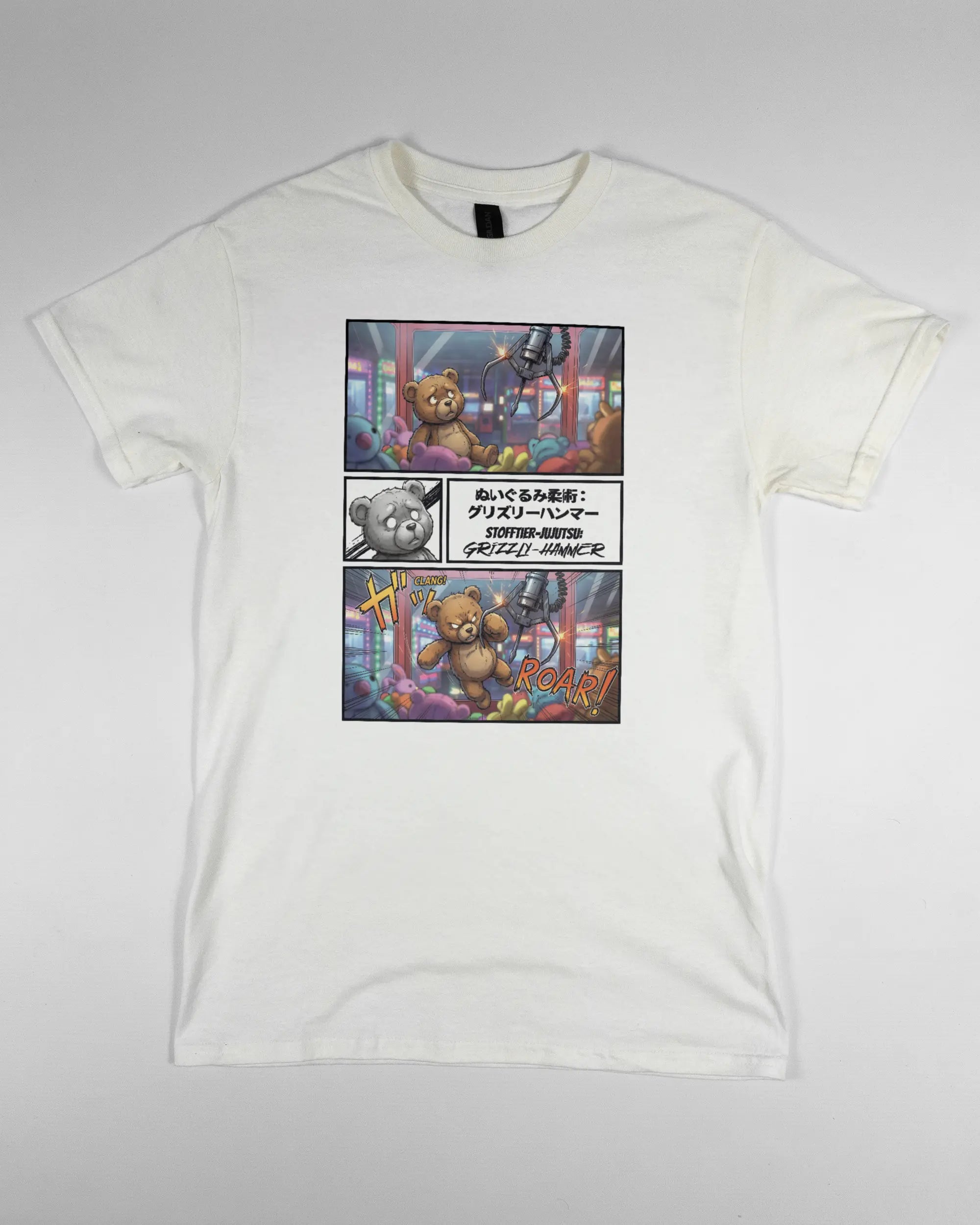 Vorderseite des Basic Unisex T-Shirt Regular von Maondo mit dem Design Manga Stoff in der Farbe White und in der Größe S flach auf den Boden gelegt