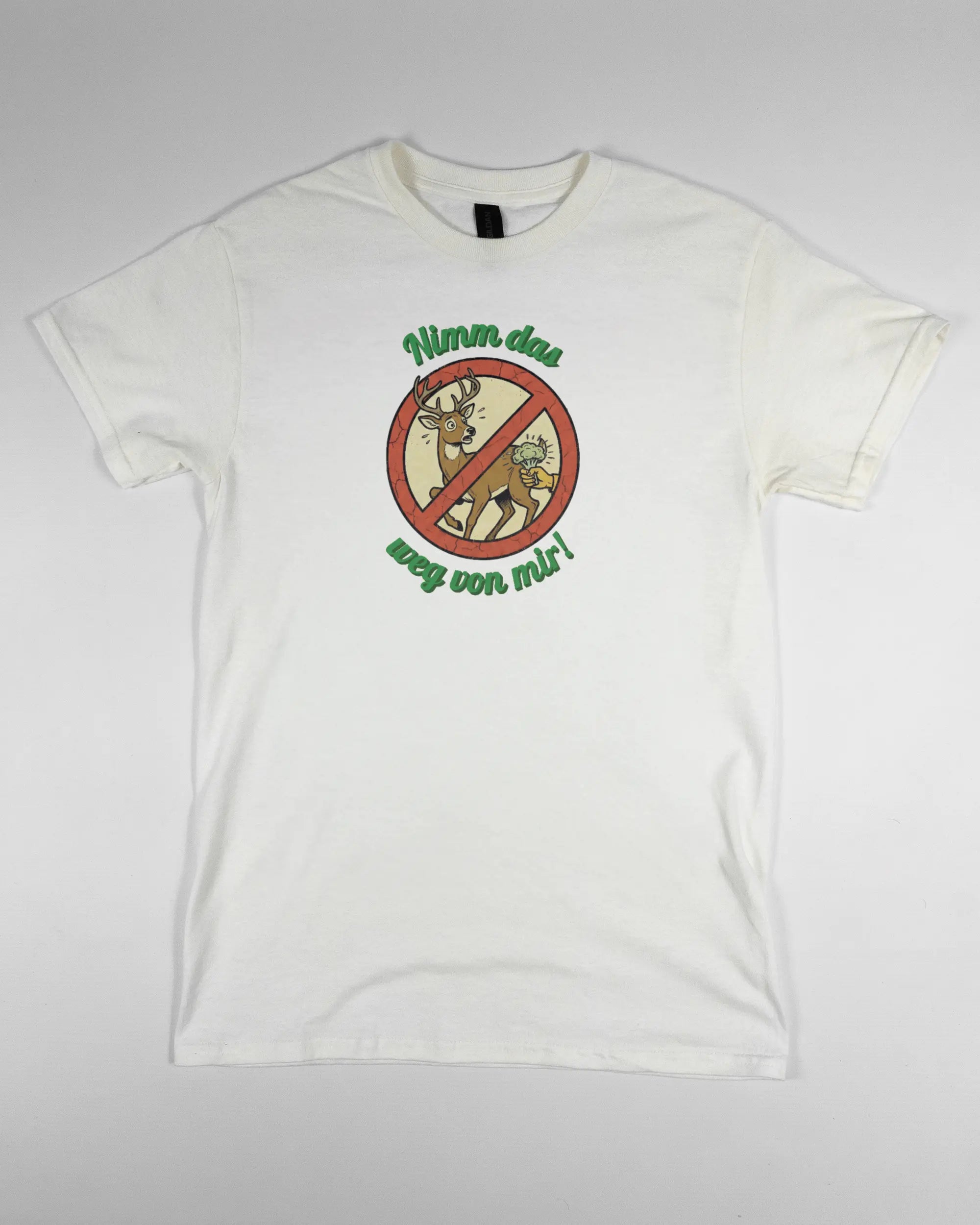 Vorderseite des Basic Unisex T-Shirt Regular von Maondo mit dem Design Reh weg in der Farbe White und in der Größe S flach auf den Boden gelegt