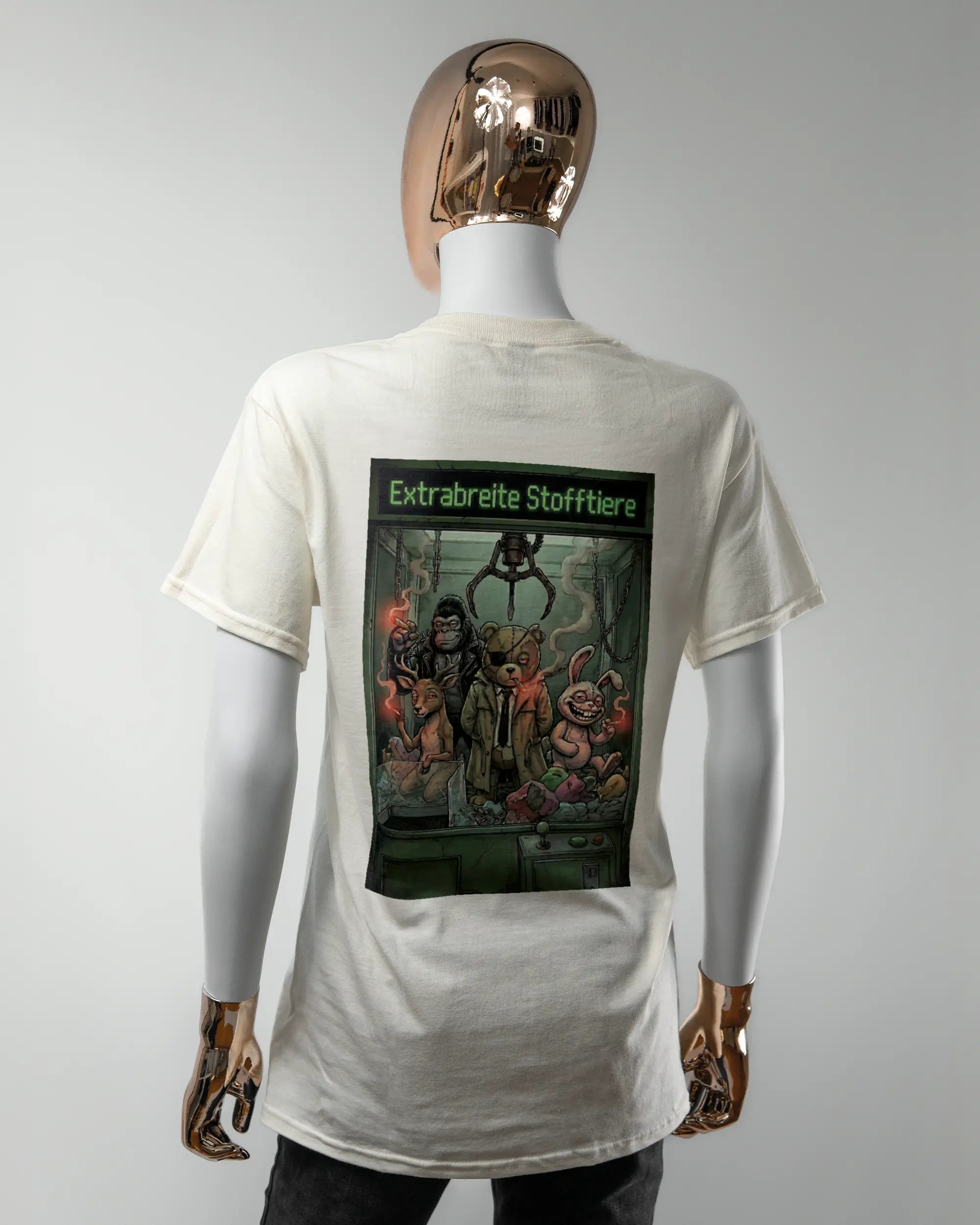 Rückseite des Basic Unisex T-Shirt Regular von Maondo mit dem Design Extrabreit in der Farbe White und in der Größe S getragen von einer femininen Puppe