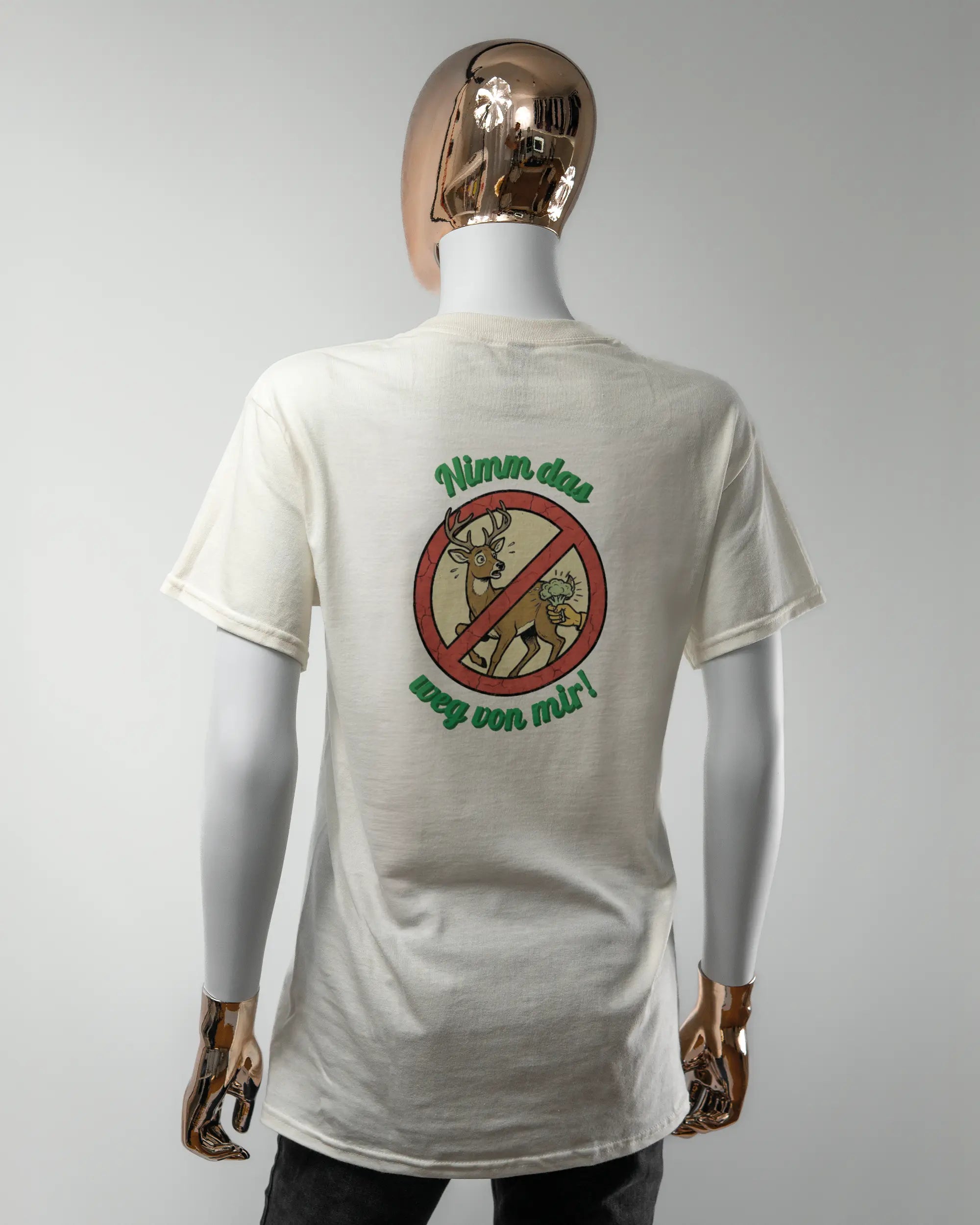 Rückseite des Basic Unisex T-Shirt Regular von Maondo mit dem Design Reh weg in der Farbe White und in der Größe S getragen von einer femininen Puppe