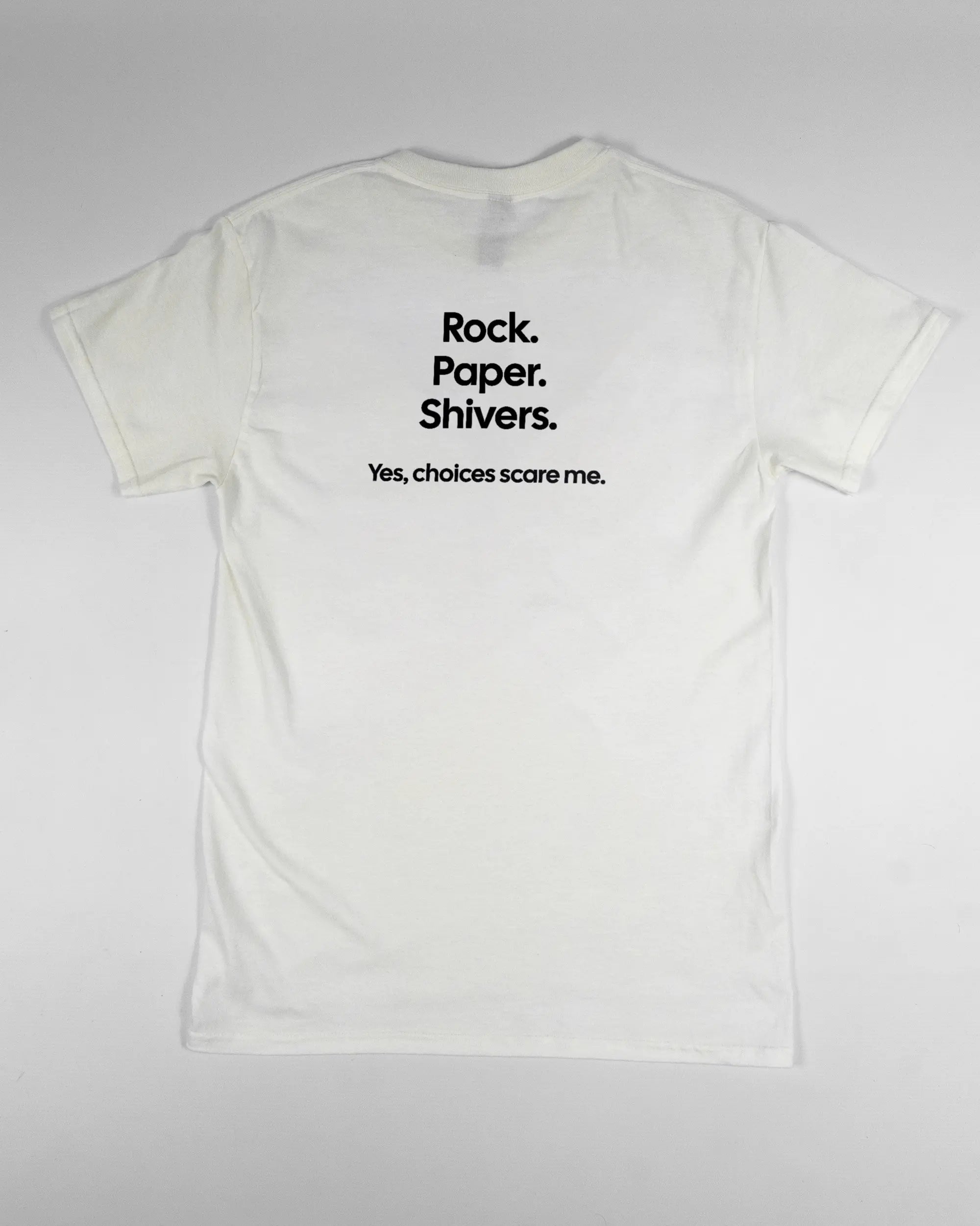 Rückseite des Basic Unisex T-Shirt Regular von Maondo mit dem Design Rock Paper Shivers in der Farbe White und in der Größe S flach auf den Boden gelegt