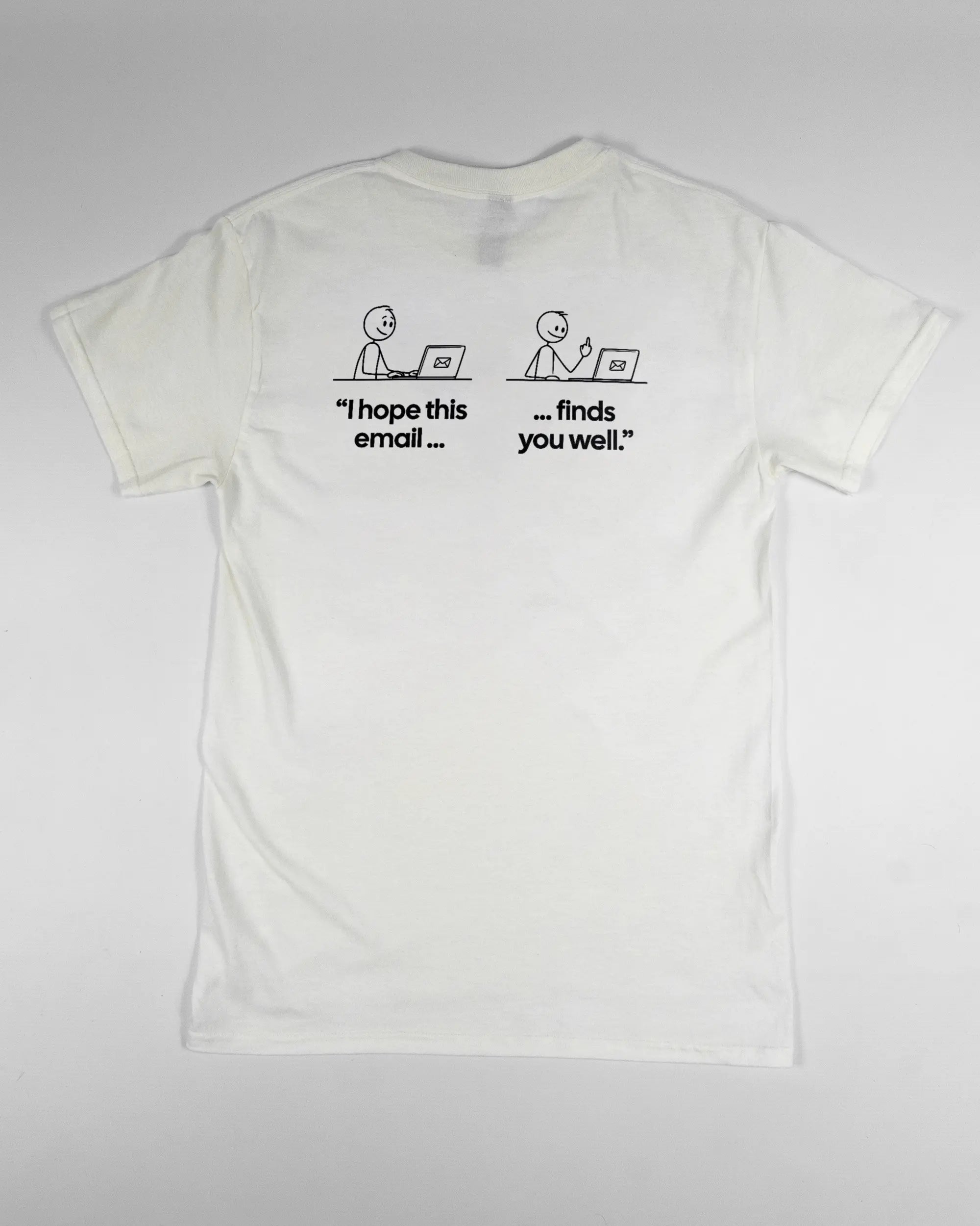 Rückseite des Basic Unisex T-Shirt Regular von Maondo mit dem Design Found me not well in der Farbe White und in der Größe S flach auf den Boden gelegt