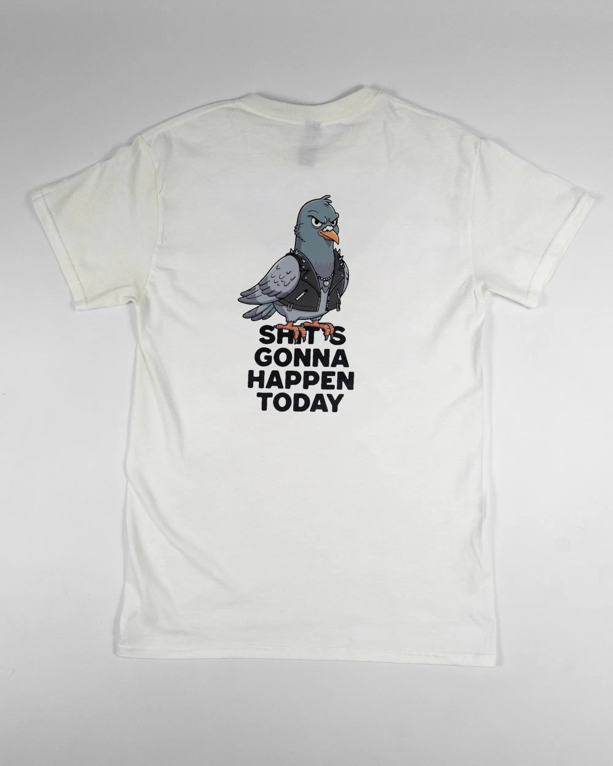 Rückseite des Basic Unisex T-Shirt Regular von Maondo mit dem Design Pigeon Pun in der Farbe White und in der Größe S flach auf den Boden gelegt