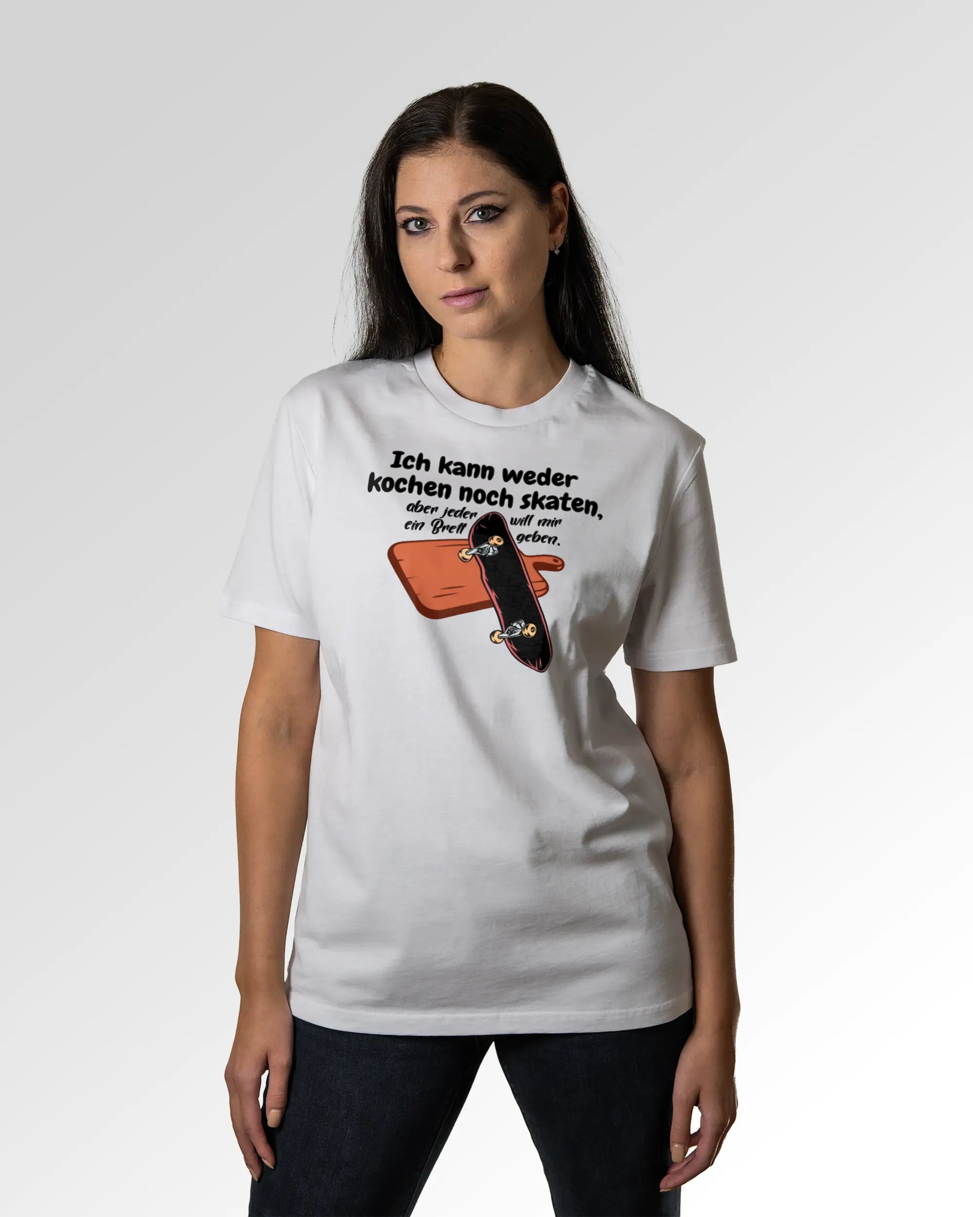 Sekundärer Modelshot der Druckseite des Organic Unisex T-Shirts von Maondo im Casual Fit mit dem Design Ein Brett geben in der Farbe White