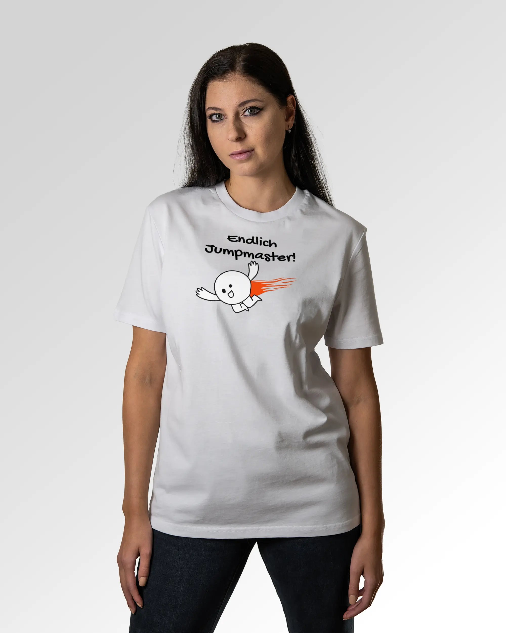 Sekundärer Modelshot der Druckseite des Organic Unisex T-Shirts von Maondo im Casual Fit mit dem Design Endlich Jumpmaster in der Farbe White