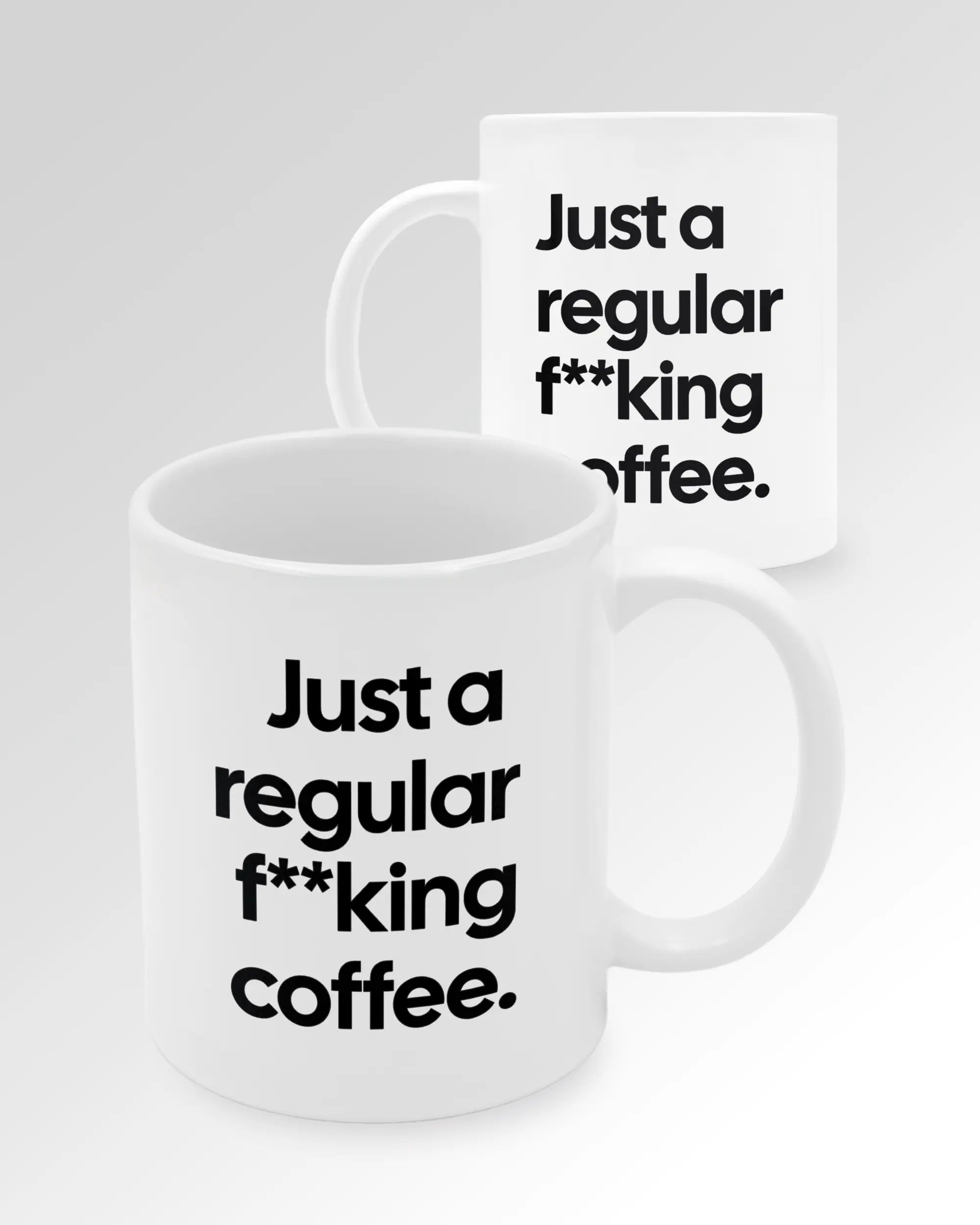 Seitenansicht der beidseitig bedruckten Keramiktasse von Maondo mit dem Design Regular Coffee in der Farbe White