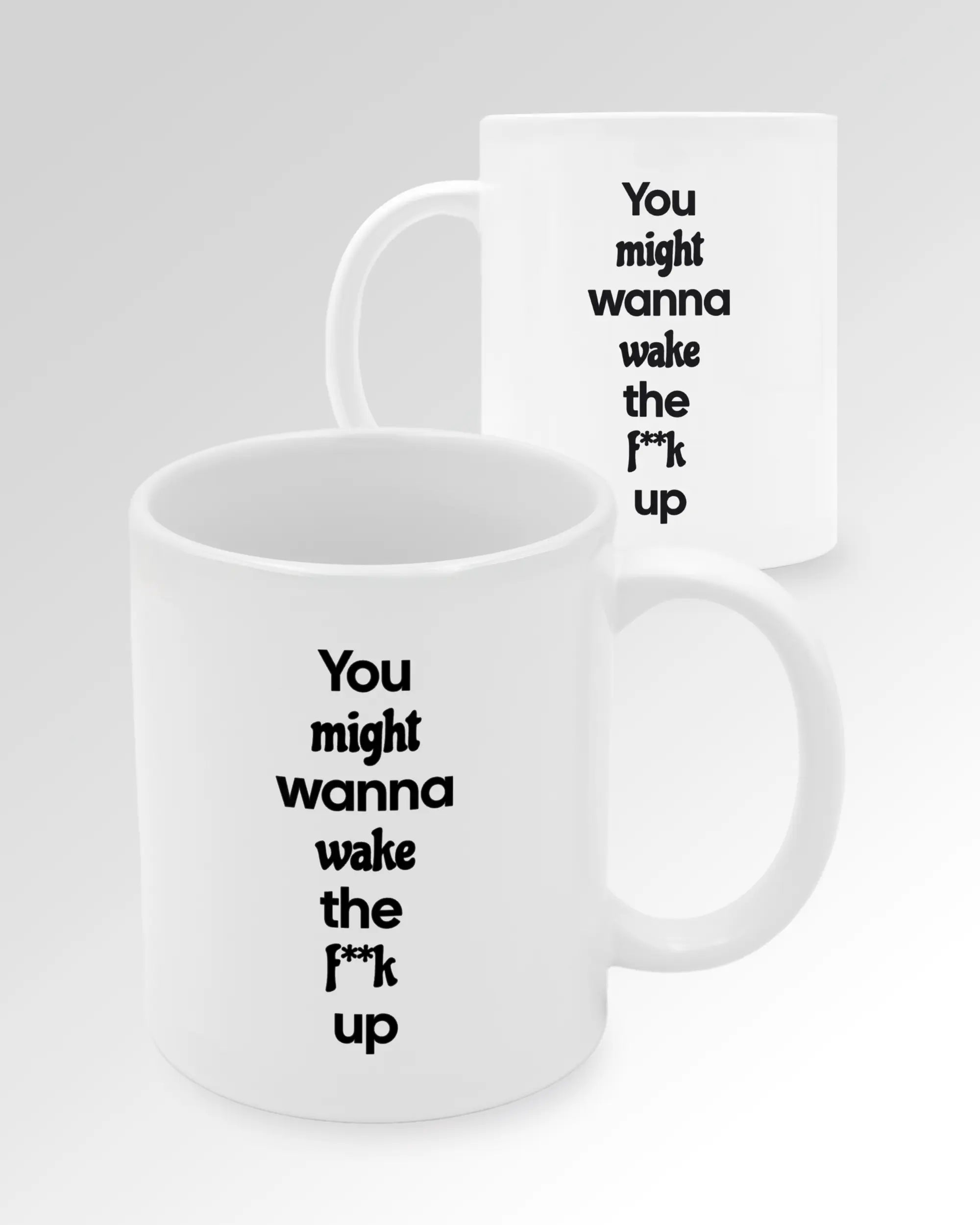 Seitenansicht der beidseitig bedruckten Keramiktasse von Maondo mit dem Design Wanna Wake in der Farbe White