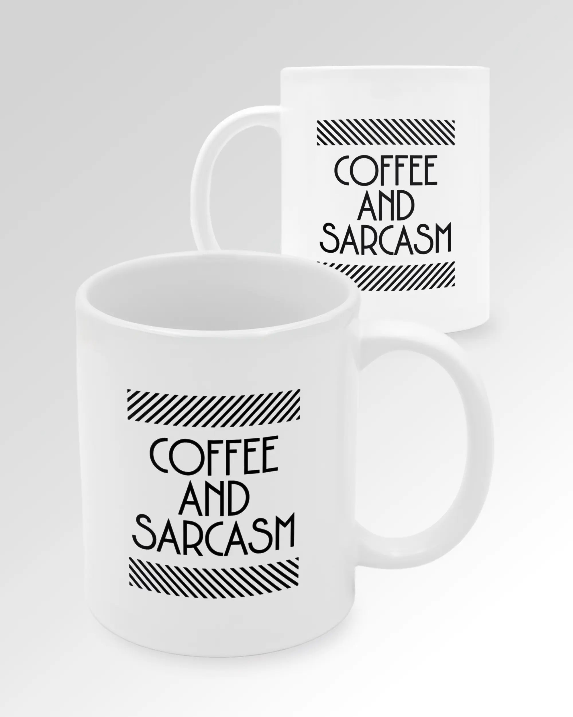 Seitenansicht der beidseitig bedruckten Keramiktasse von Maondo mit dem Design Sarcastic Cup in der Farbe White