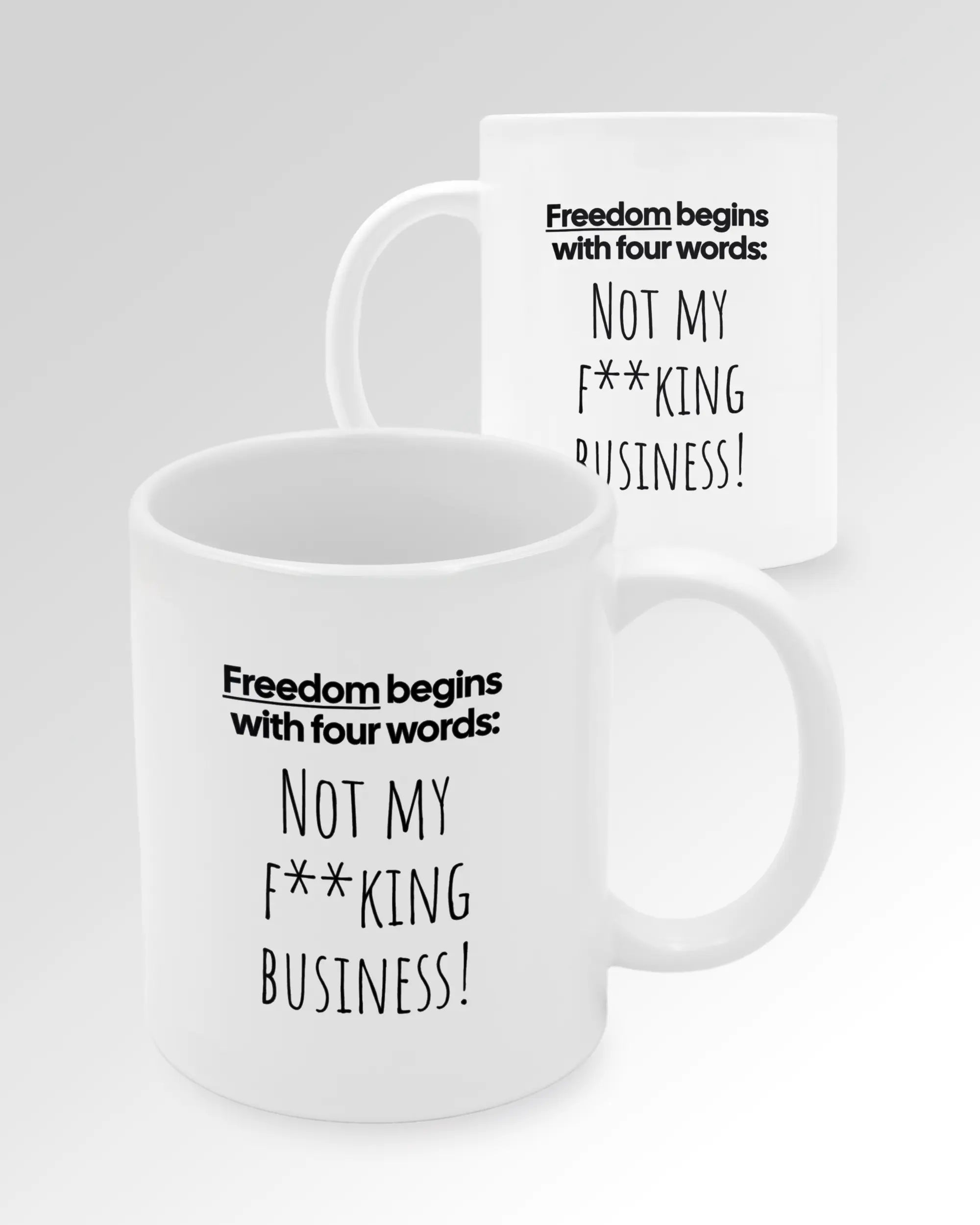 Seitenansicht der beidseitig bedruckten Keramiktasse von Maondo mit dem Design 4 Freedom in der Farbe White