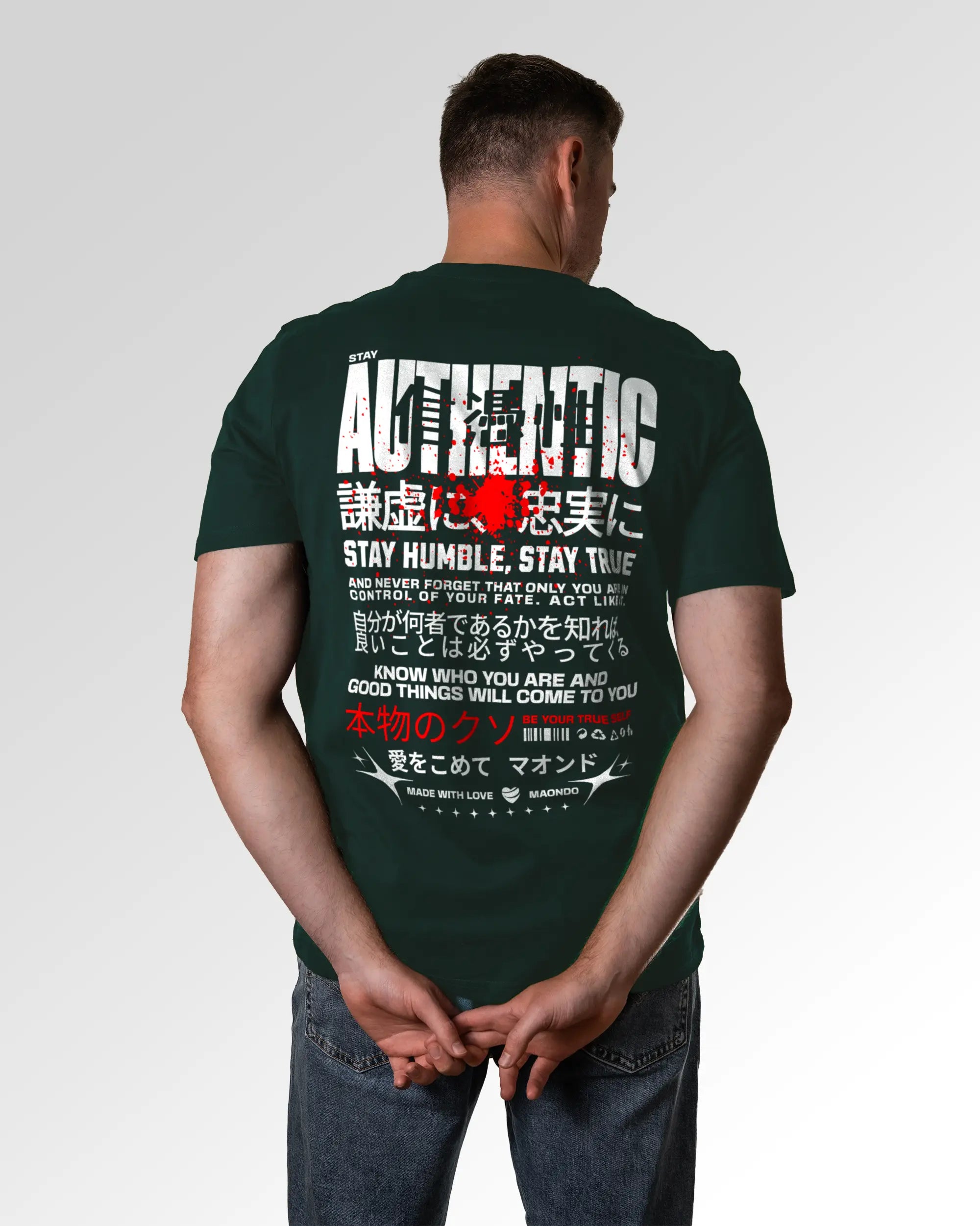 Männlicher Modelshot der sekundären Druckseite des Organic Unisex T-Shirts von Maondo im Casual Fit mit dem Design Authentic Shit in der Farbe Glazed Green