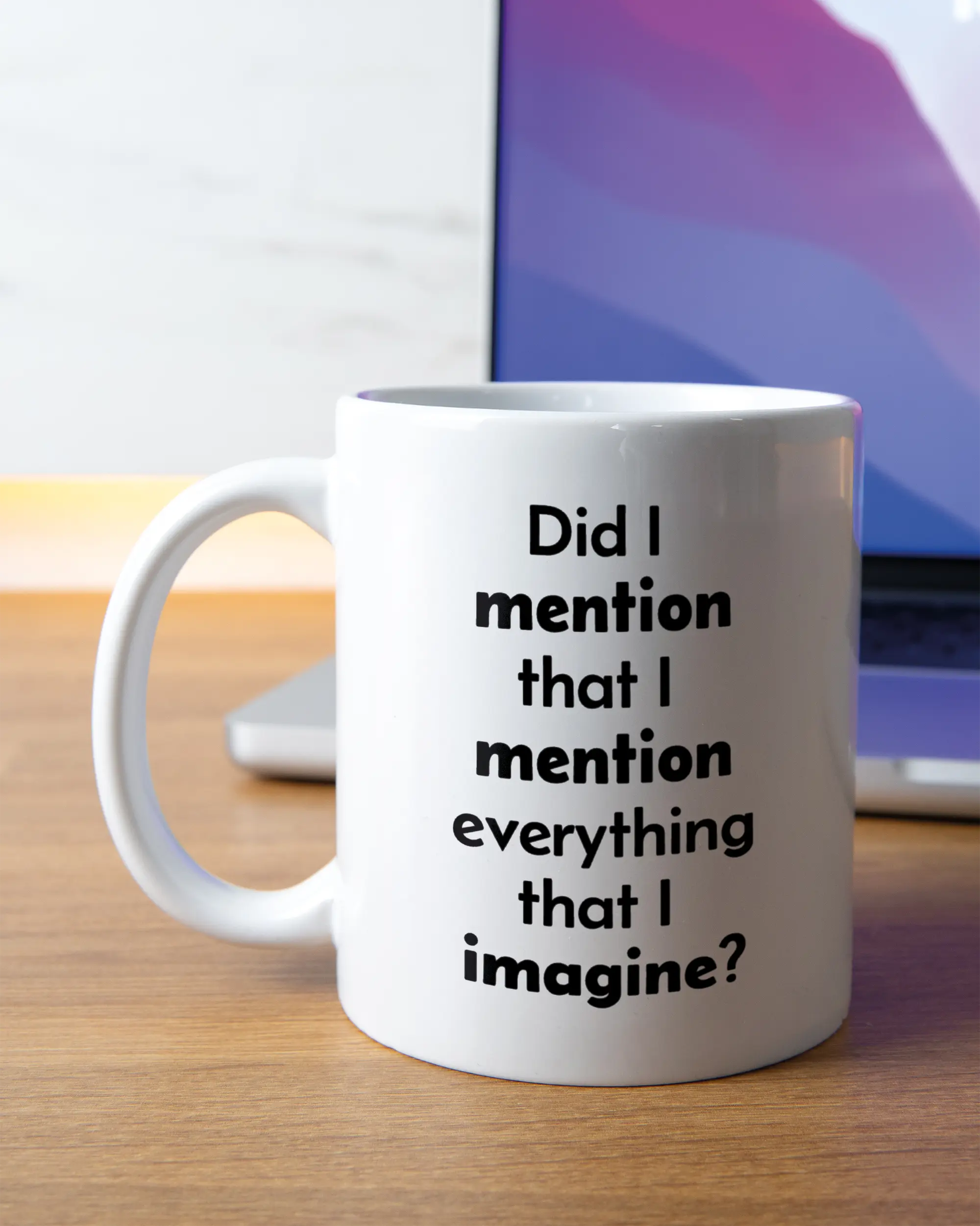 Homeoffice Aufnahme der linken Seite der beidseitig bedruckten Keramiktasse von Maondo mit dem Design Did I mention in der Farbe White