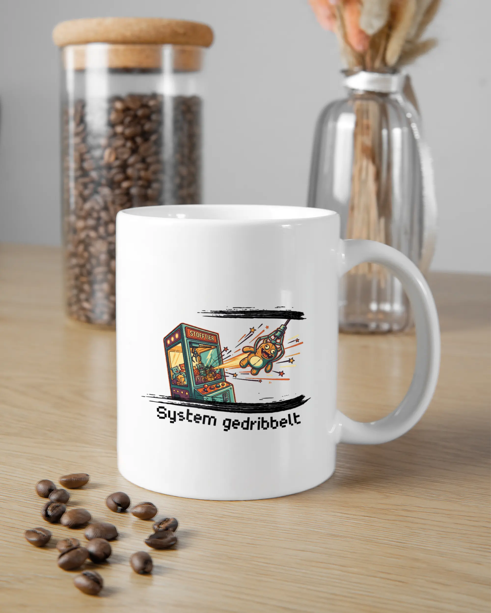 Küchentischansicht der rechten Seite der beidseitig bedruckten Keramiktasse von Maondo mit dem Design System gedribbelt in der Farbe White