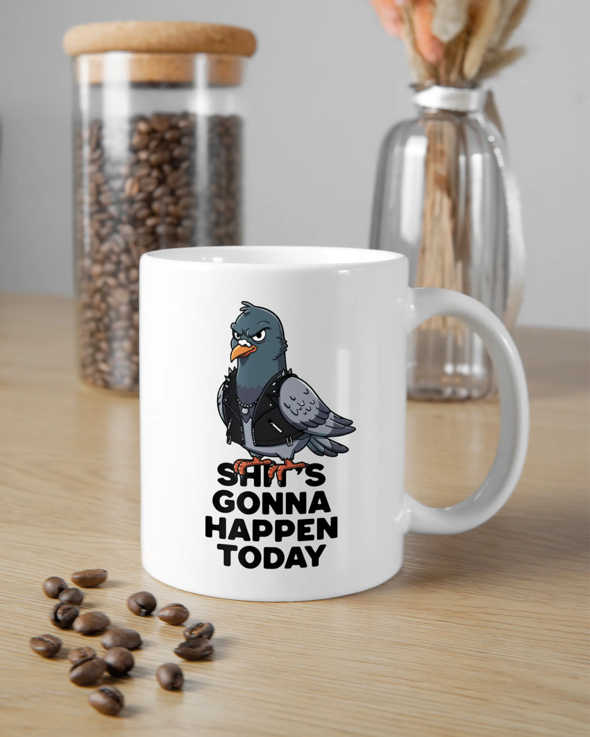 Küchentischansicht der rechten Seite der beidseitig bedruckten Keramiktasse von Maondo mit dem Design Pigeon Pun in der Farbe White