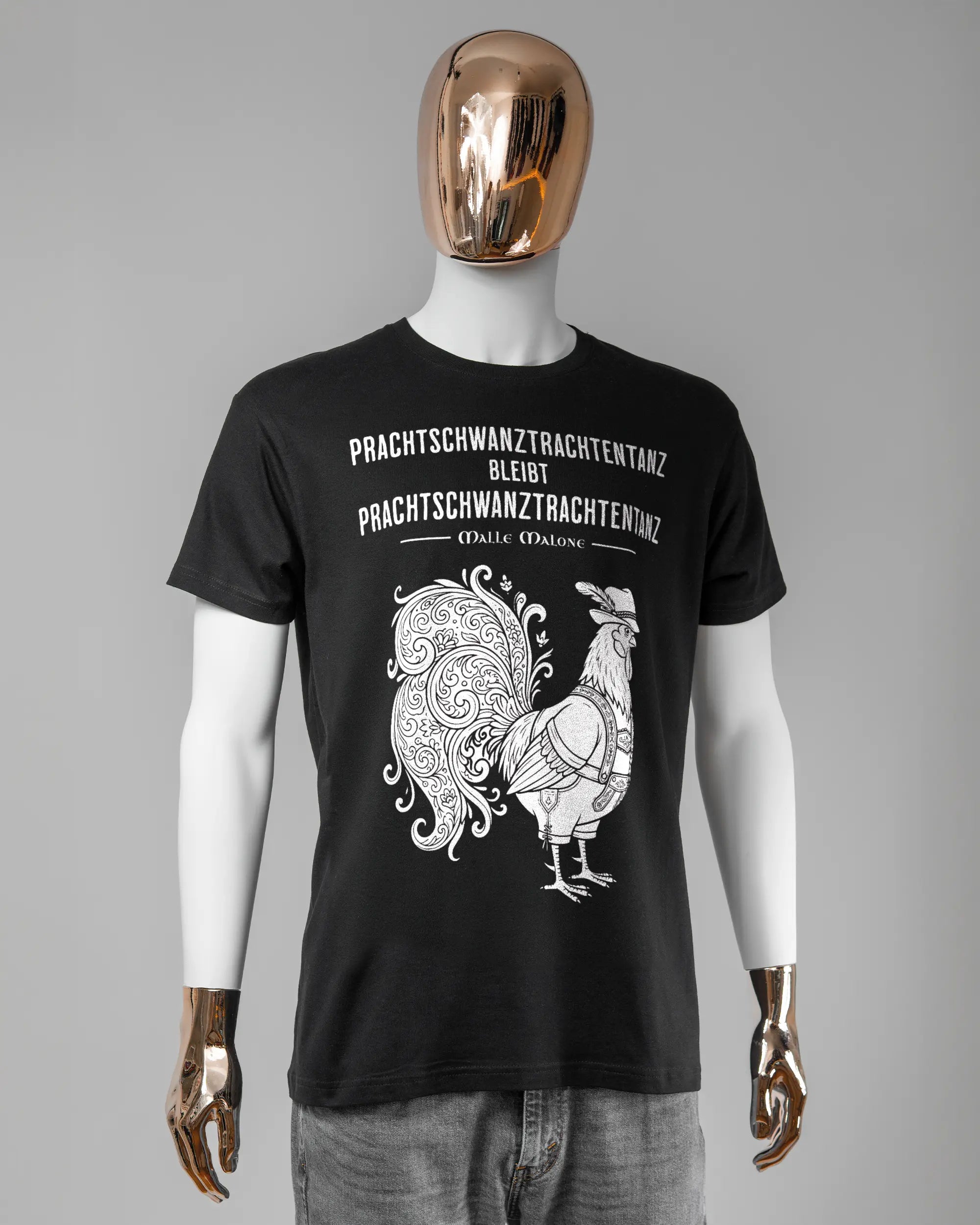 Vorderseite des Basic Unisex T-Shirt Soft von Maondo mit dem Design Trachtentanz in der Farbe Black und in der Größe L getragen von einer maskulinen Puppe