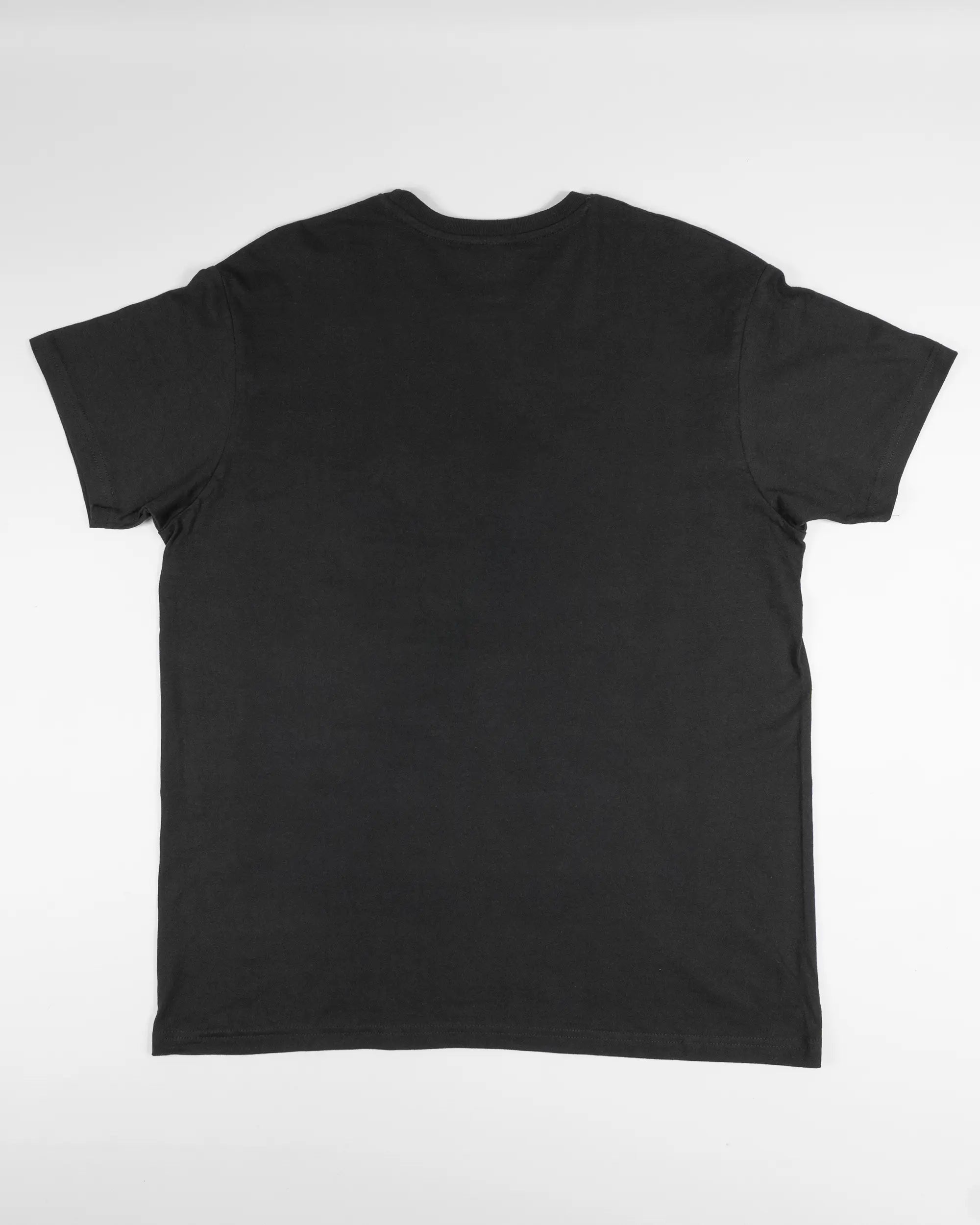Rückseite des Basic Unisex T-Shirt Soft von Maondo ohne Motiv in der Farbe Black und in der Größe L flach auf den Boden gelegt