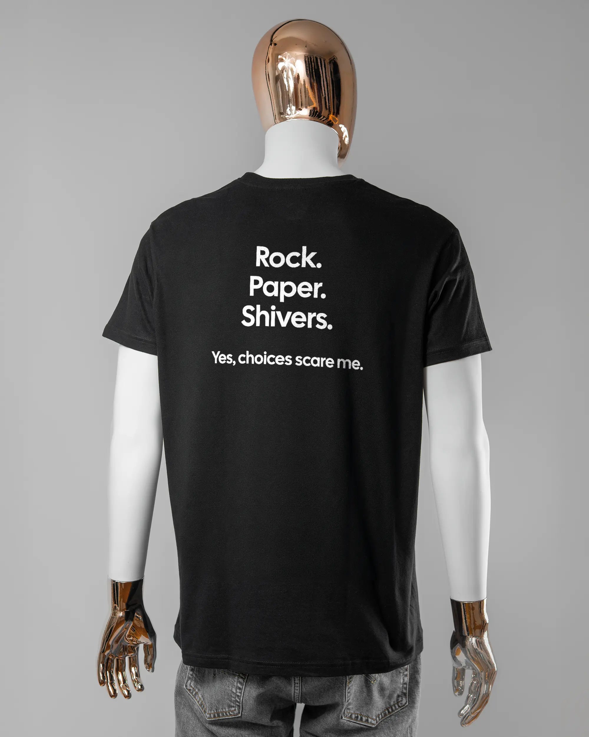 Rückseite des Basic Unisex T-Shirt Soft von Maondo mit dem Design Rock Paper Shivers in der Farbe Black und in der Größe L getragen von einer maskulinen Puppe