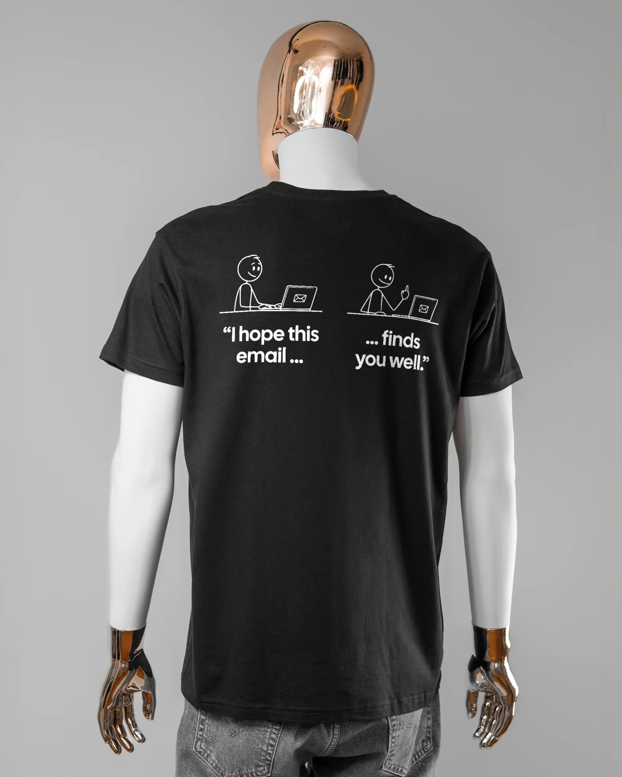 Rückseite des Basic Unisex T-Shirt Soft von Maondo mit dem Design Found me not well in der Farbe Black und in der Größe L getragen von einer maskulinen Puppe