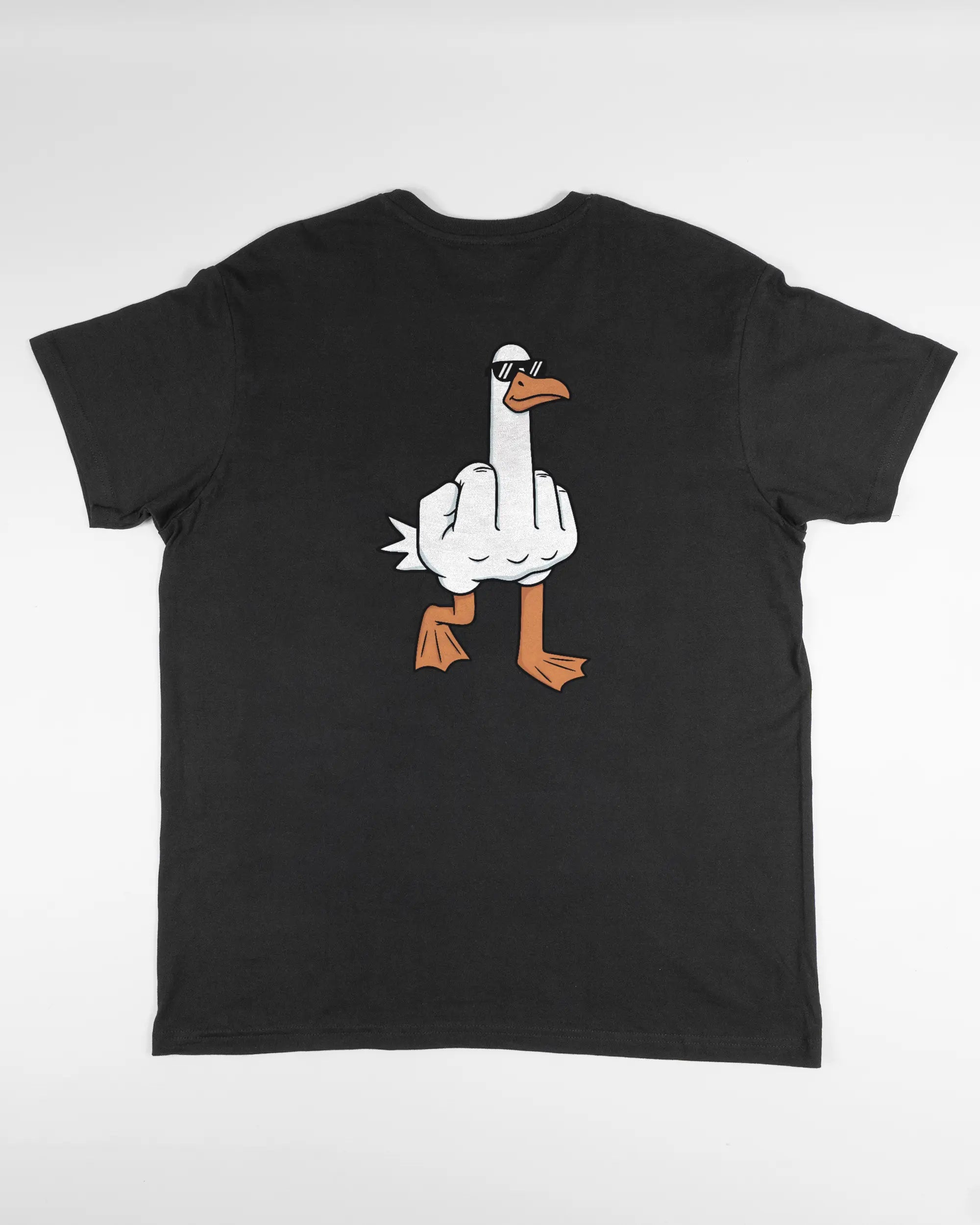 Rückseite des Basic Unisex T-Shirt Soft von Maondo mit dem Design I give a duck in der Farbe Black und in der Größe L flach auf den Boden gelegt