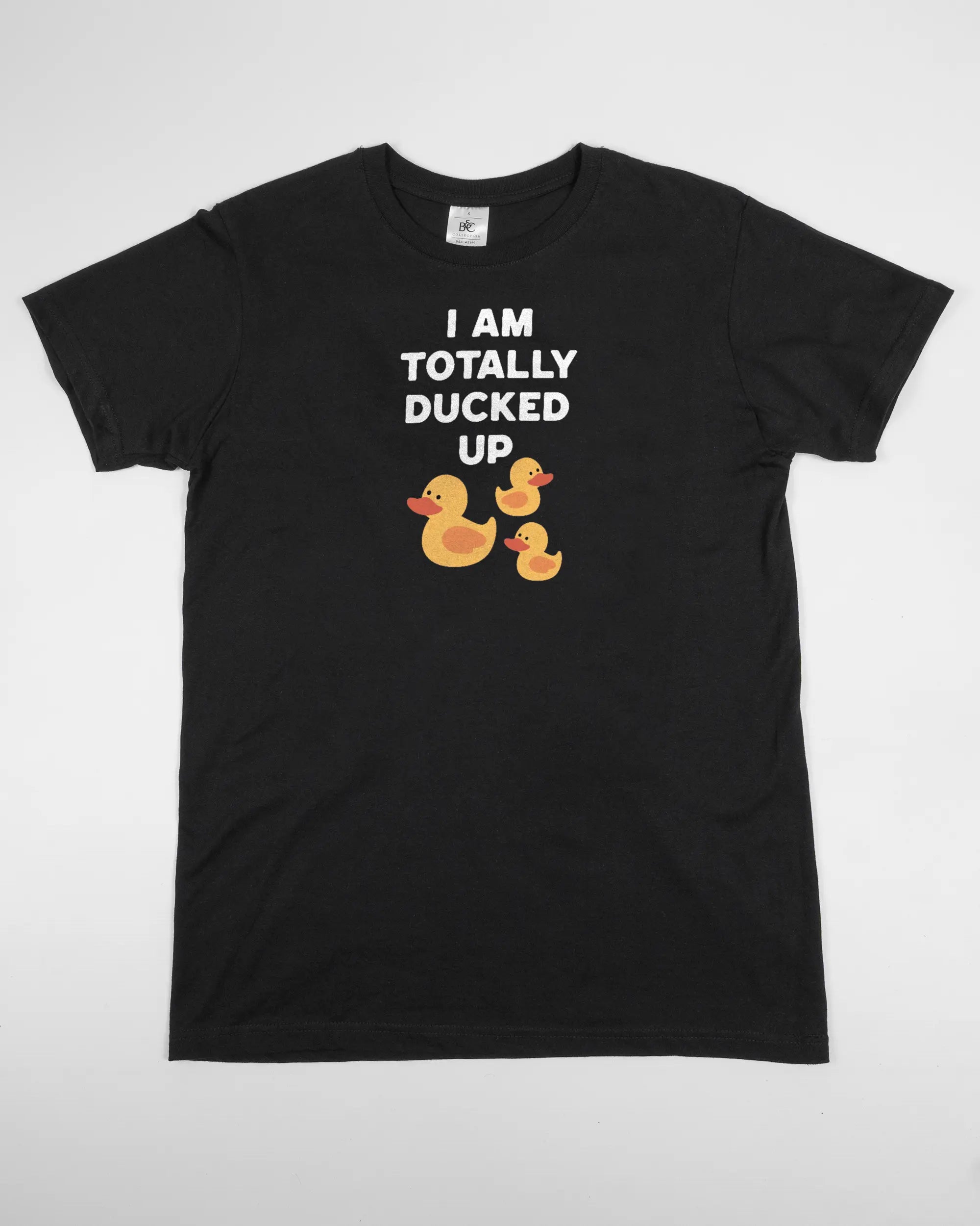 Vorderseite des Basic Unisex T-Shirt Soft von Maondo mit dem Design Ducked Up in der Farbe Black und in der Größe S flach auf den Boden gelegt