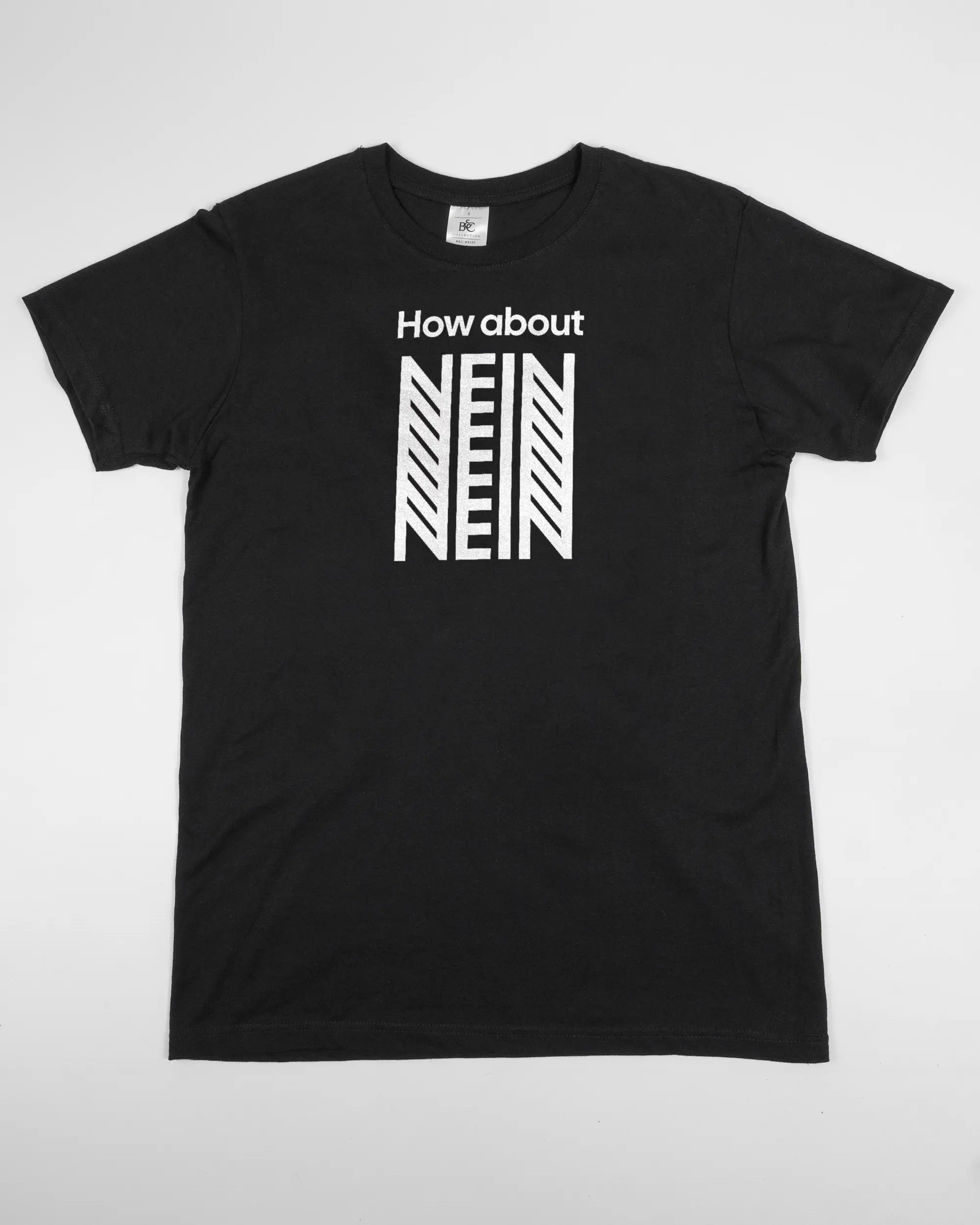 Vorderseite des Basic Unisex T-Shirt Soft von Maondo mit dem Design How about nein in der Farbe Black und in der Größe S flach auf den Boden gelegt