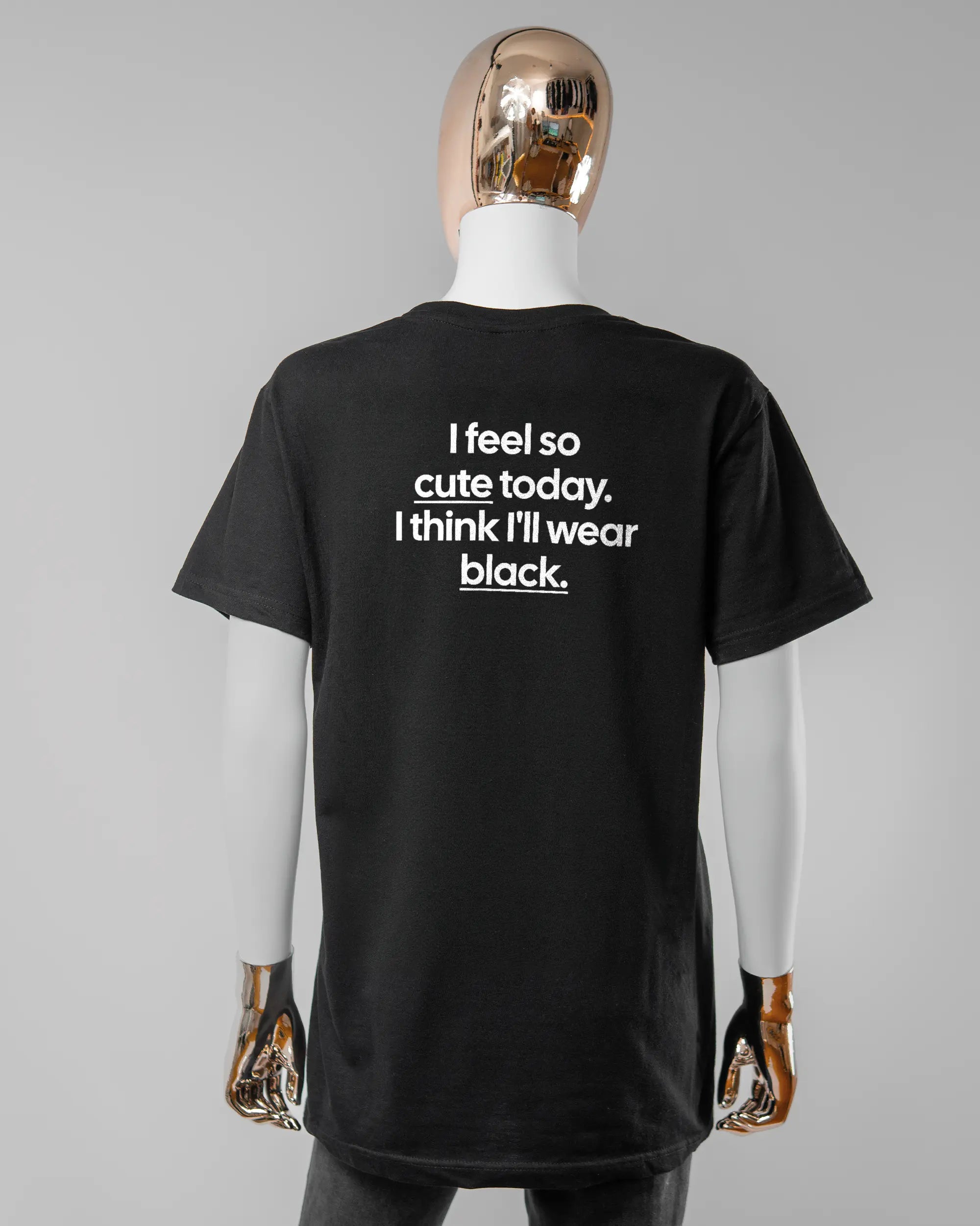 Rückseite des Basic Unisex T-Shirt Slim von Maondo mit dem Design Colorful Day in der Farbe Black und in der Größe S getragen von einer femininen Puppe