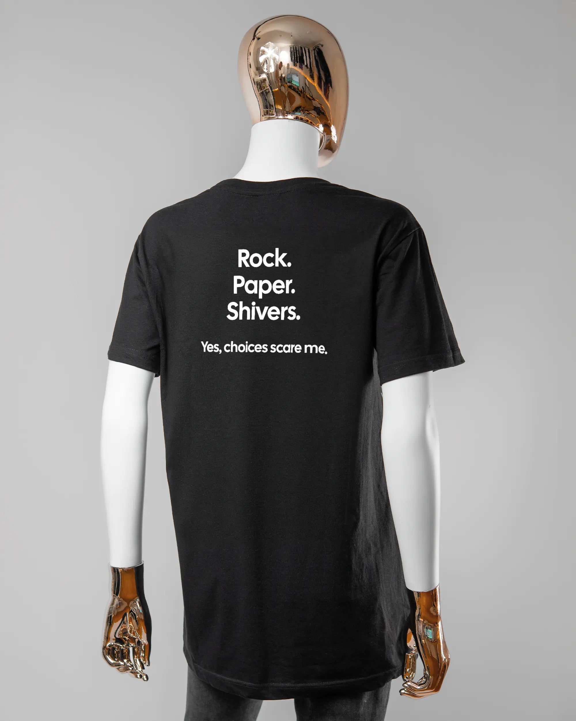 Rückseite des Basic Unisex T-Shirt Soft von Maondo mit dem Design Rock Paper Shivers in der Farbe Black und in der Größe S getragen von einer femininen Puppe