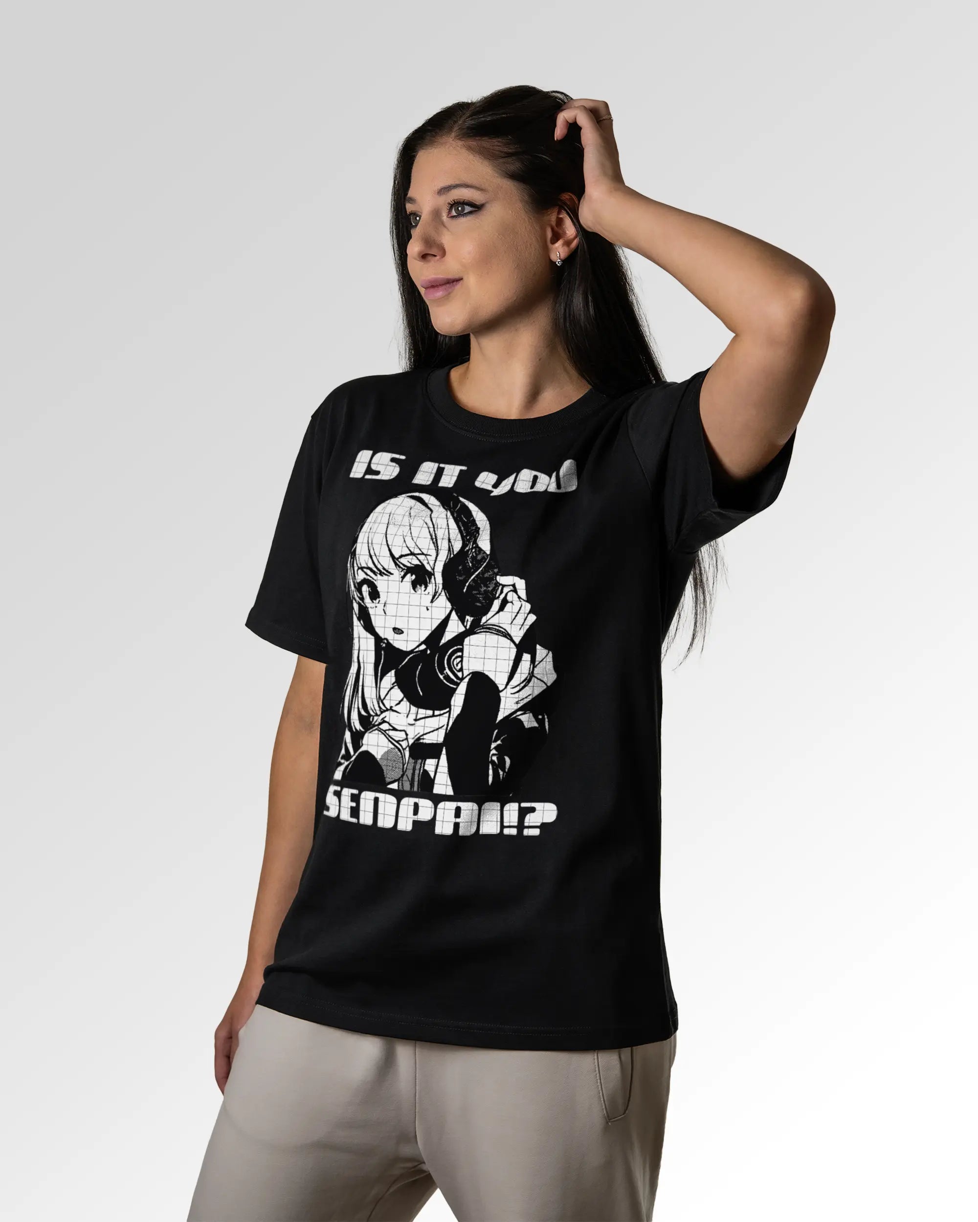 Sekundärer Modelshot der Druckseite des Organic Unisex T-Shirts von Maondo im Heavy Fit mit dem Design Senpai it is in der Farbe Black