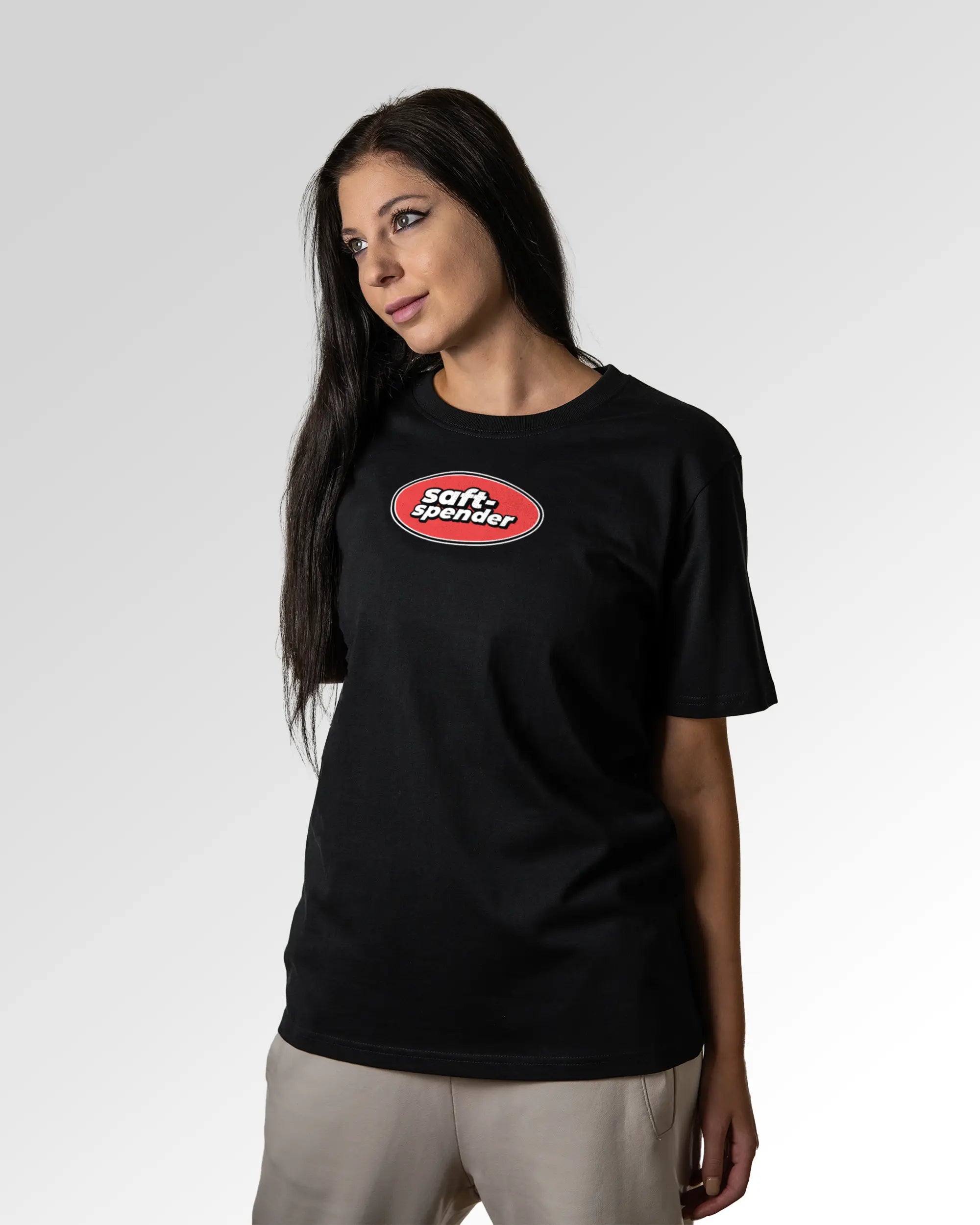 Sekundärer Modelshot der Druckseite des Organic Unisex T-Shirts von Maondo im Heavy Fit mit dem Design Saftspender in der Farbe Black