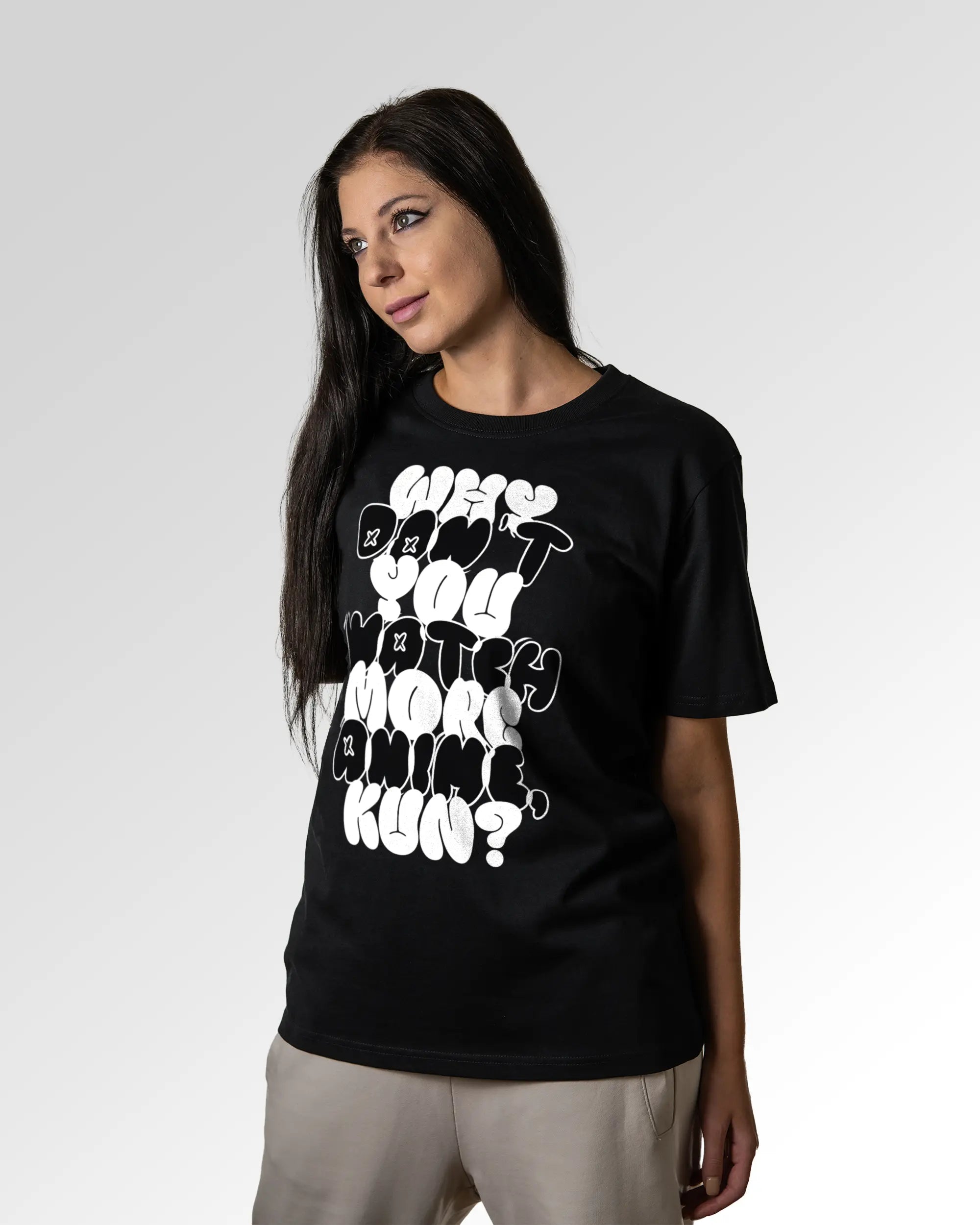 Sekundärer Modelshot der Druckseite des Organic Unisex T-Shirts von Maondo im Heavy Fit mit dem Design Anime Kun in der Farbe Black