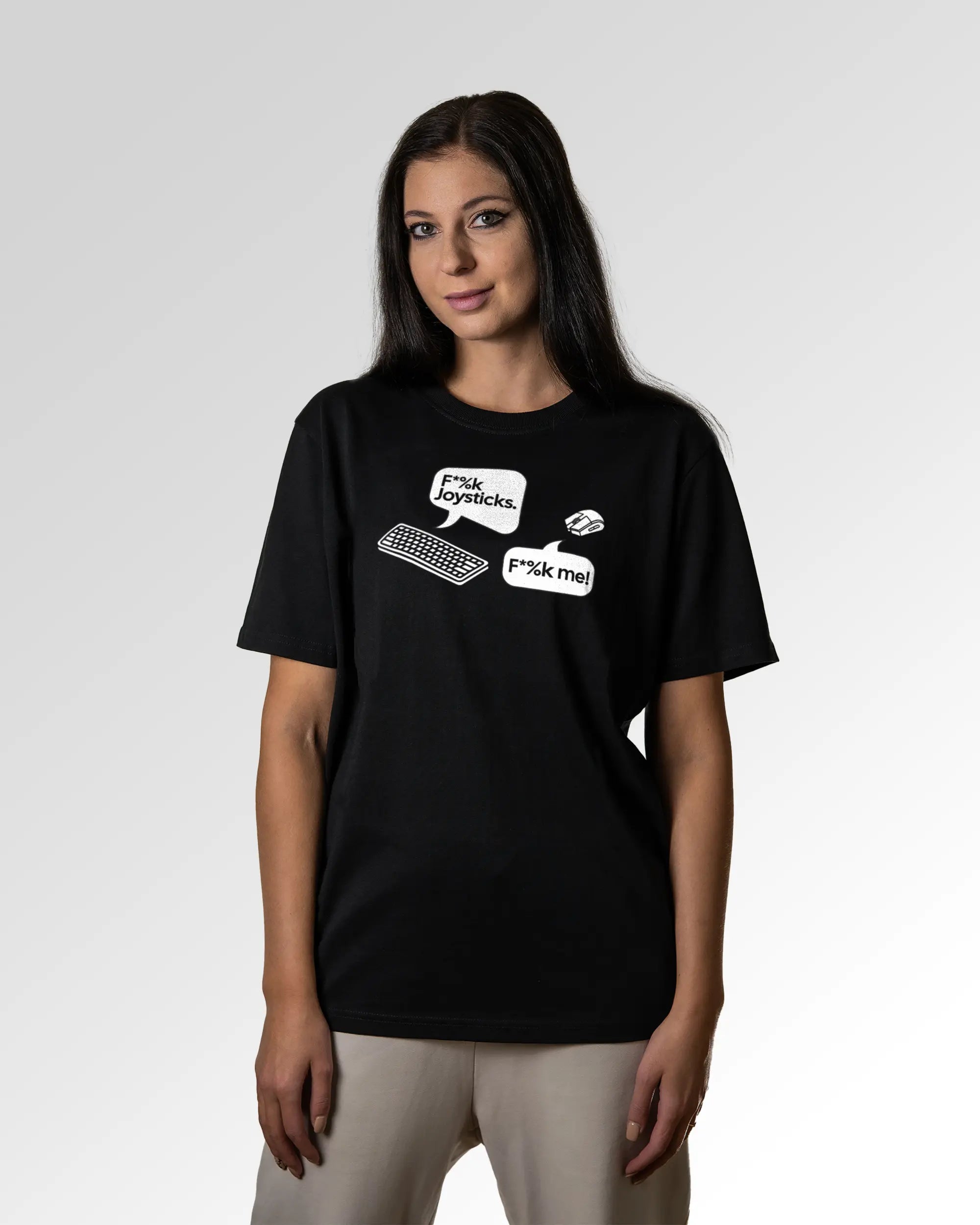 Sekundärer Modelshot der Druckseite des Organic Unisex T-Shirts von Maondo im Heavy Fit mit dem Design Keystrokes in der Farbe Black