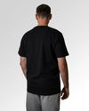 Primärer Modelshot der unbedruckten Seite des Organic Unisex T-Shirts von Maondo im Heavy Fit mit dem Design Die richtige Antwort in der Farbe Black
