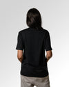 Sekundärer Modelshot der unbedruckten Seite des Organic Unisex T-Shirts von Maondo im Heavy Fit mit dem Design Die richtige Antwort in der Farbe Black
