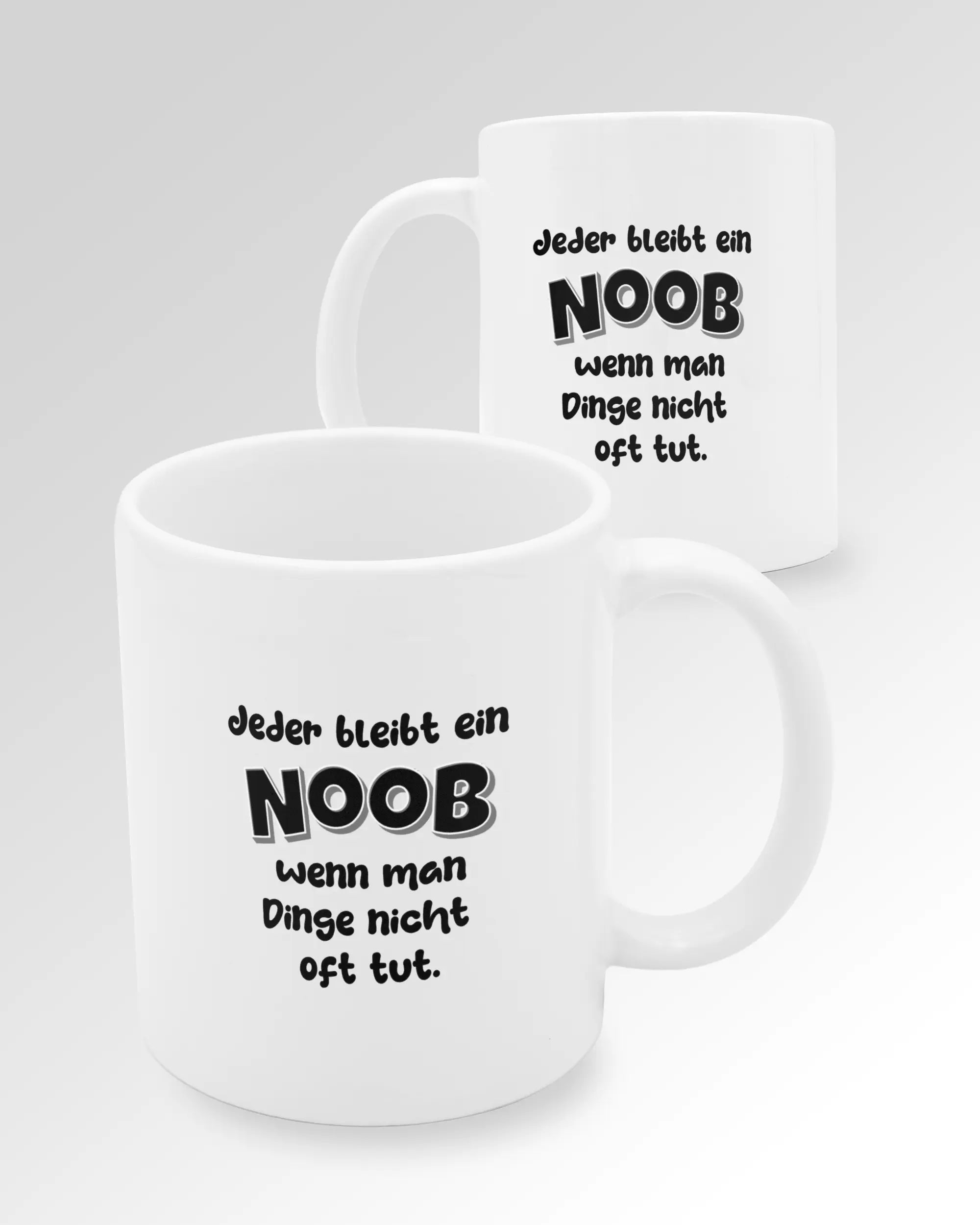 Variantenbild der beidseitig bedruckten Keramik Tasse von Maondo mit dem Design Noob Upgrade in der Farbe Weiß