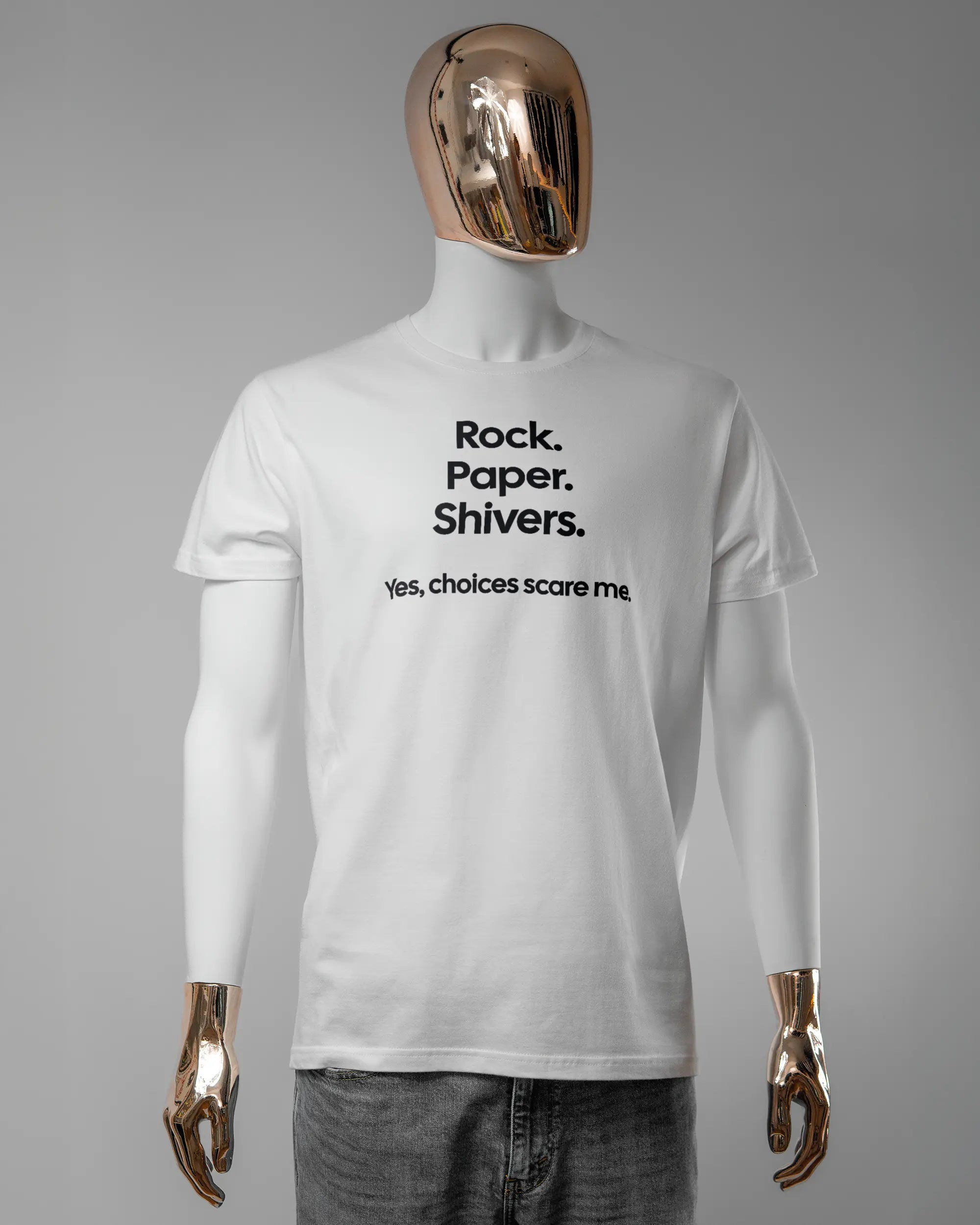 Vorderseite des Basic Unisex T-Shirt Soft von Maondo mit dem Design Rock Paper Shivers in der Farbe White und in der Größe L getragen von einer maskulinen Puppe