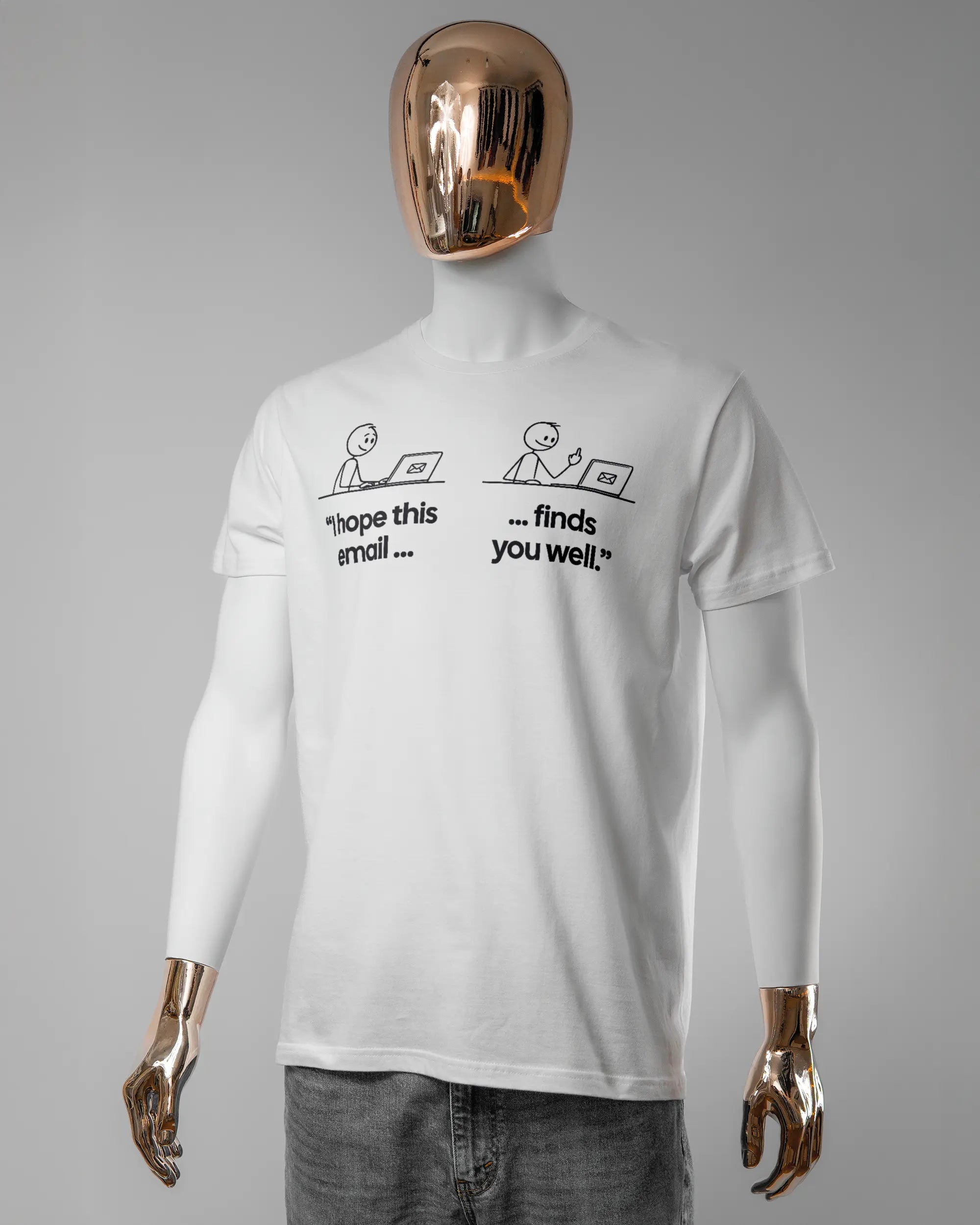 Vorderseite des Basic Unisex T-Shirt Soft von Maondo mit dem Design Found me not well in der Farbe White und in der Größe L getragen von einer maskulinen Puppe