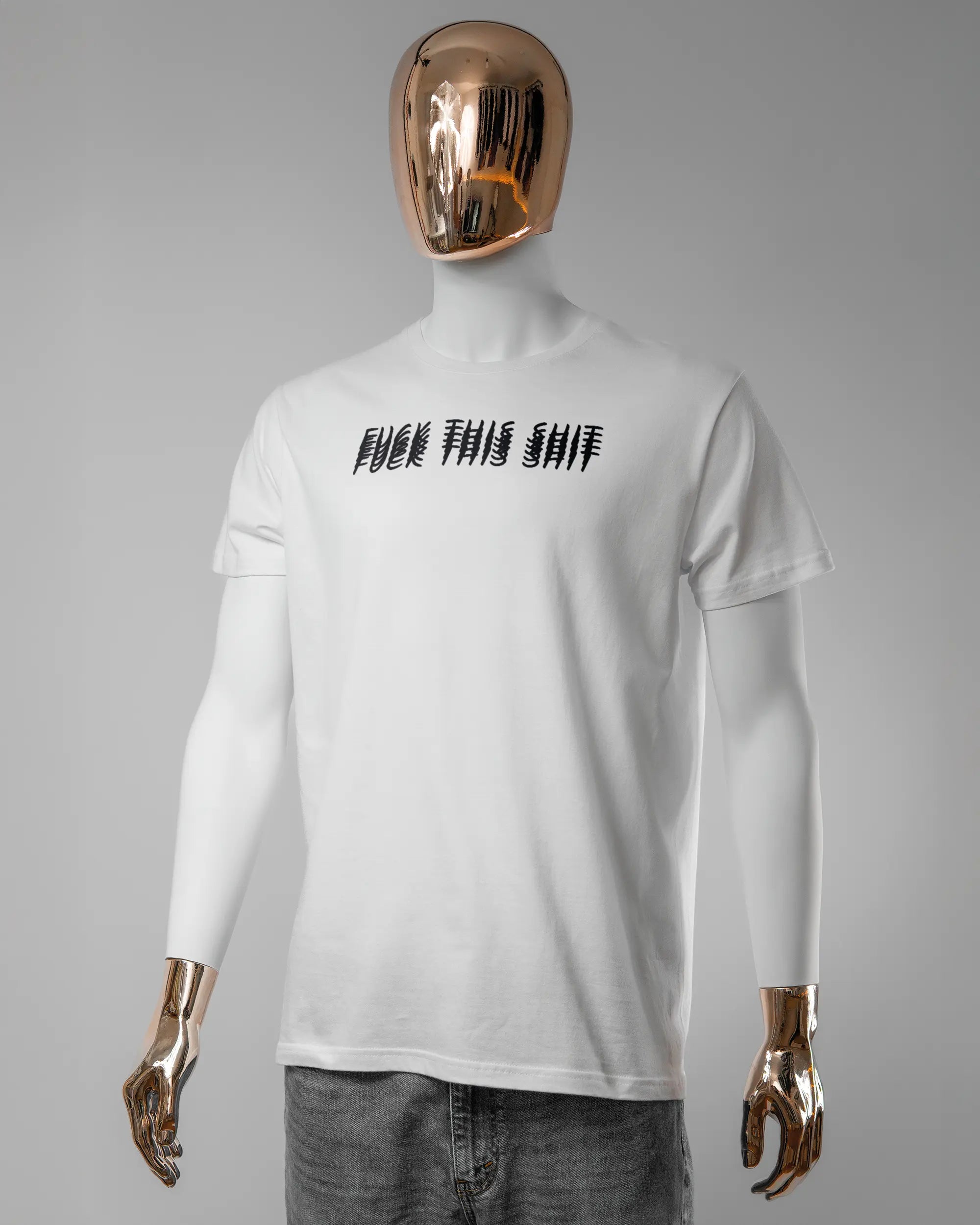 Vorderseite des Basic Unisex T-Shirt Soft von Maondo mit dem Design Hidden Message in der Farbe White und in der Größe L getragen von einer maskulinen Puppe