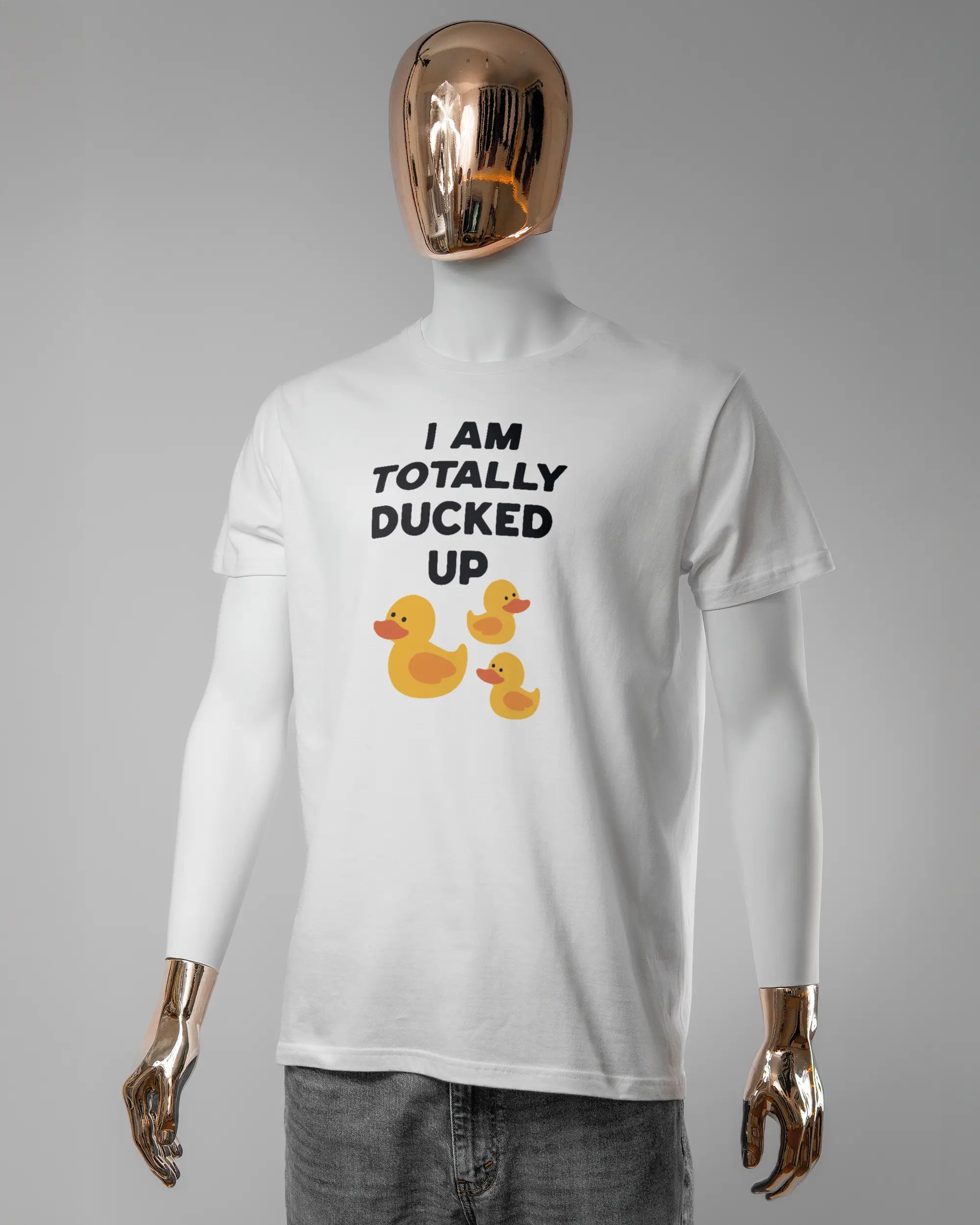 Vorderseite des Basic Unisex T-Shirt Soft von Maondo mit dem Design Ducked Up in der Farbe White und in der Größe L getragen von einer maskulinen Puppe