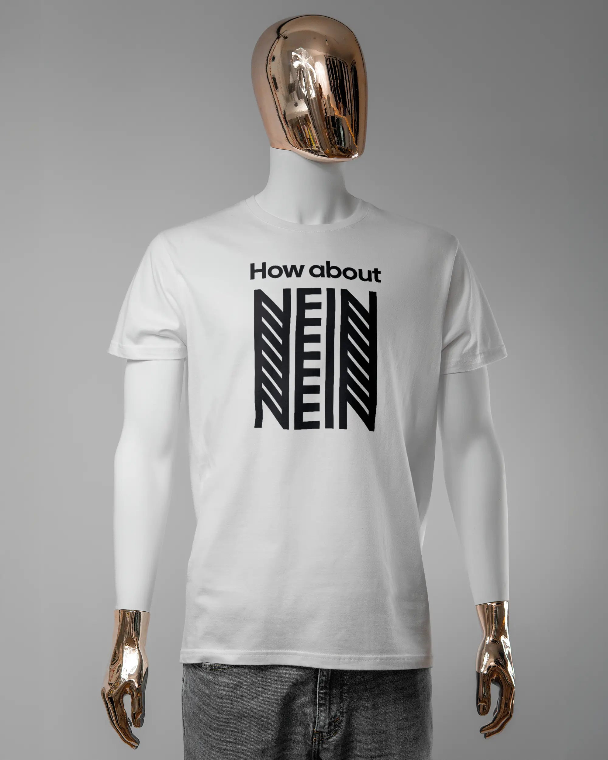 Vorderseite des Basic Unisex T-Shirt Soft von Maondo mit dem Design How about nein in der Farbe White und in der Größe L getragen von einer maskulinen Puppe