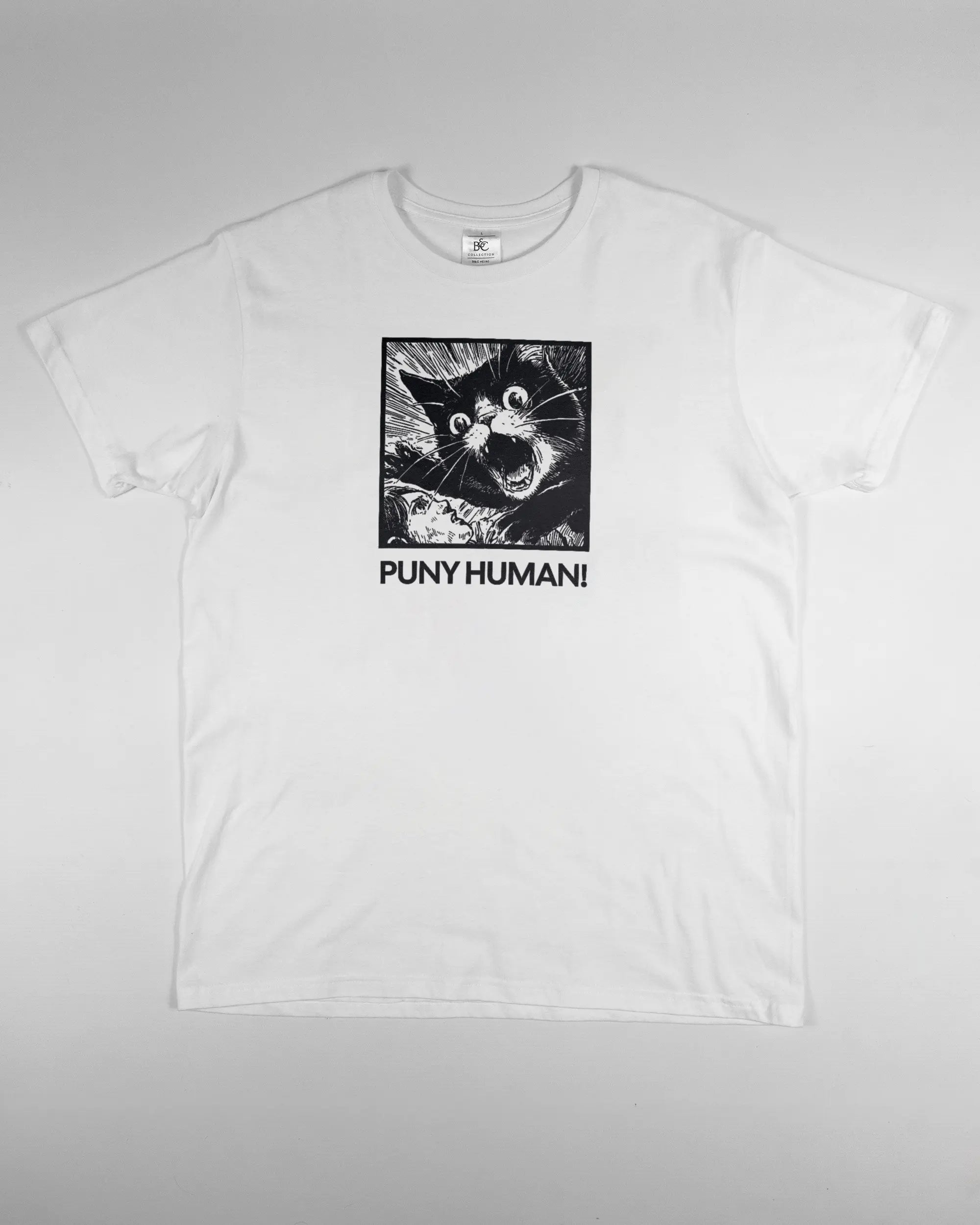 Vorderseite des Basic Unisex T-Shirt Soft von Maondo mit dem Design Puny Human in der Farbe White und in der Größe L flach auf den Boden gelegt