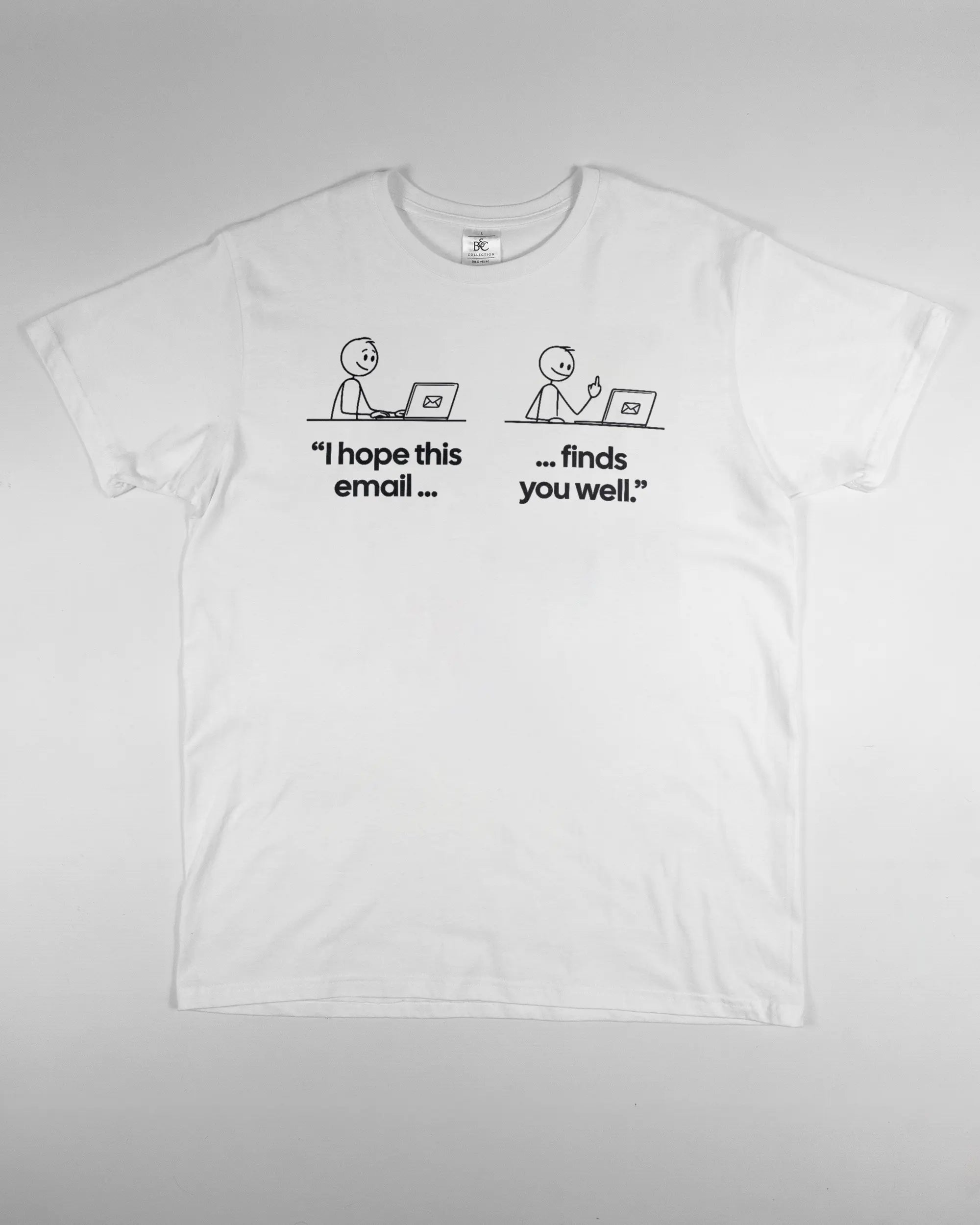 Vorderseite des Basic Unisex T-Shirt Soft von Maondo mit dem Design Found me not well in der Farbe White und in der Größe L flach auf den Boden gelegt