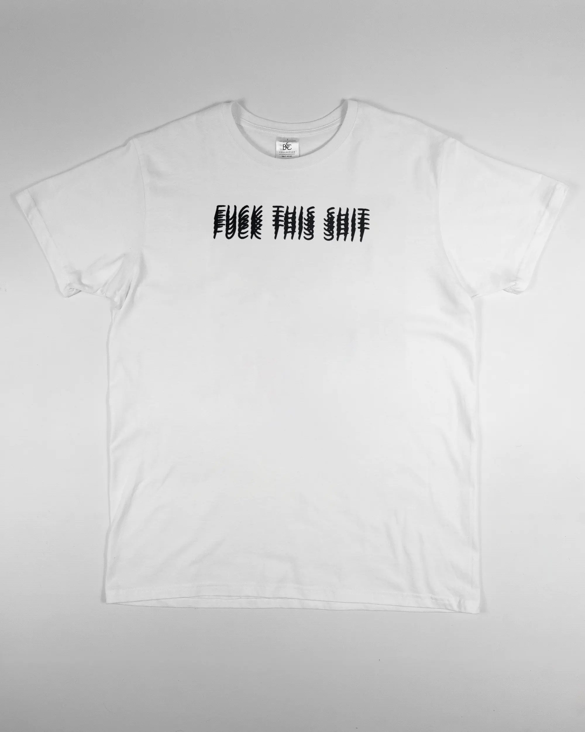 Vorderseite des Basic Unisex T-Shirt Soft von Maondo mit dem Design Hidden Message in der Farbe White und in der Größe L flach auf den Boden gelegt