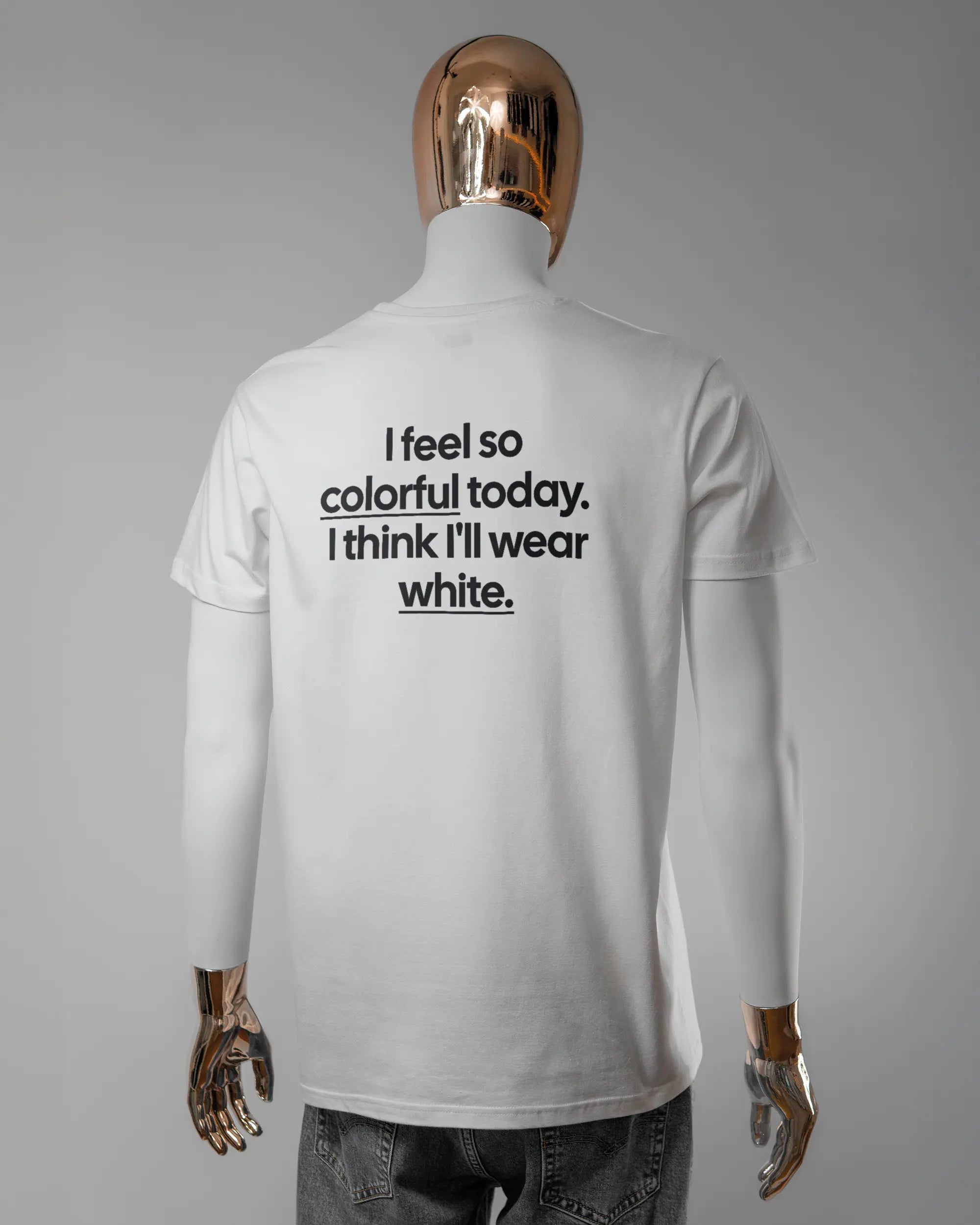 Rückseite des Basic Unisex T-Shirt Slim von Maondo mit dem Design Colorful Day in der Farbe White und in der Größe L getragen von einer maskulinen Puppe