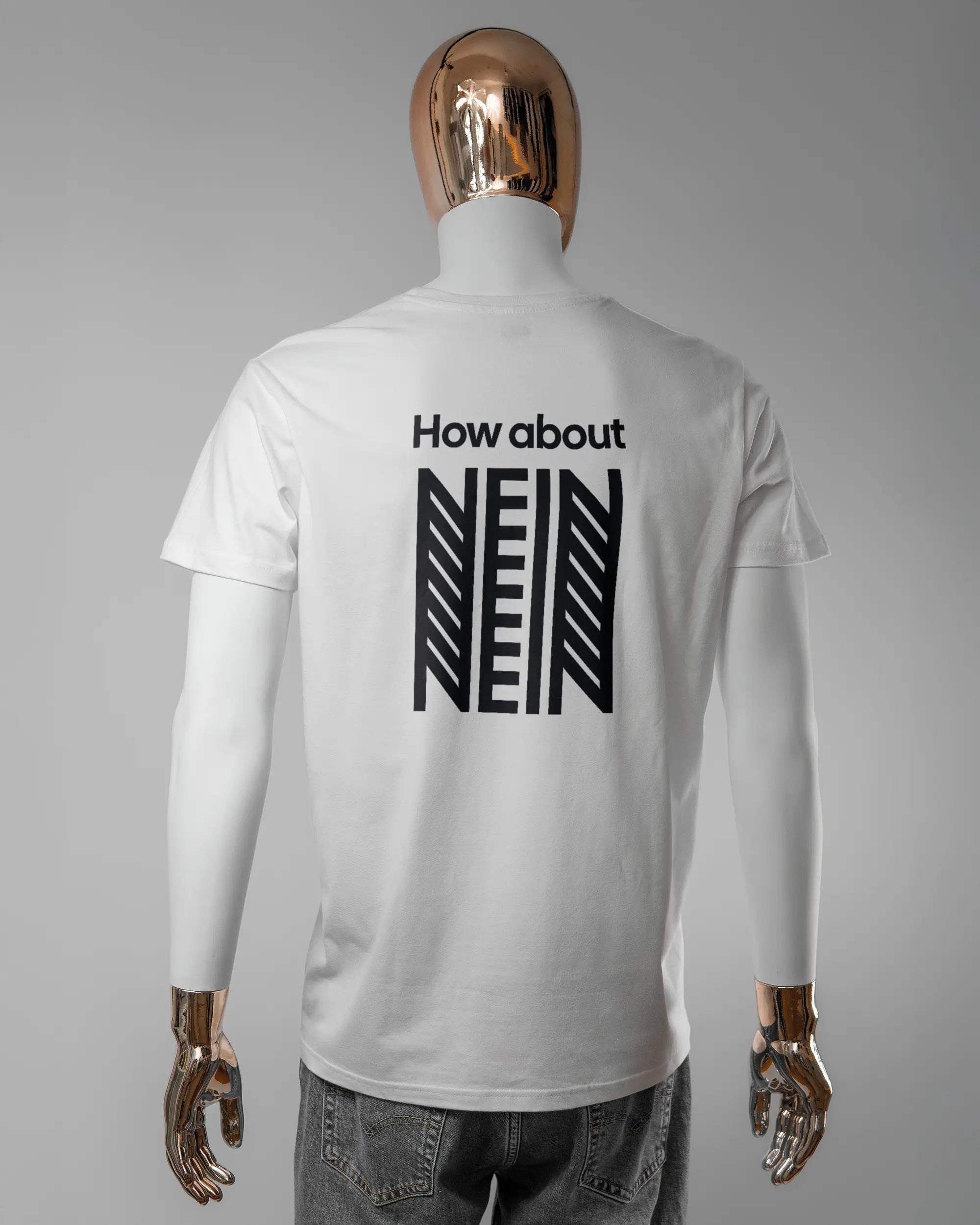 Rückseite des Basic Unisex T-Shirt Soft von Maondo mit dem Design How about nein in der Farbe White und in der Größe L getragen von einer maskulinen Puppe